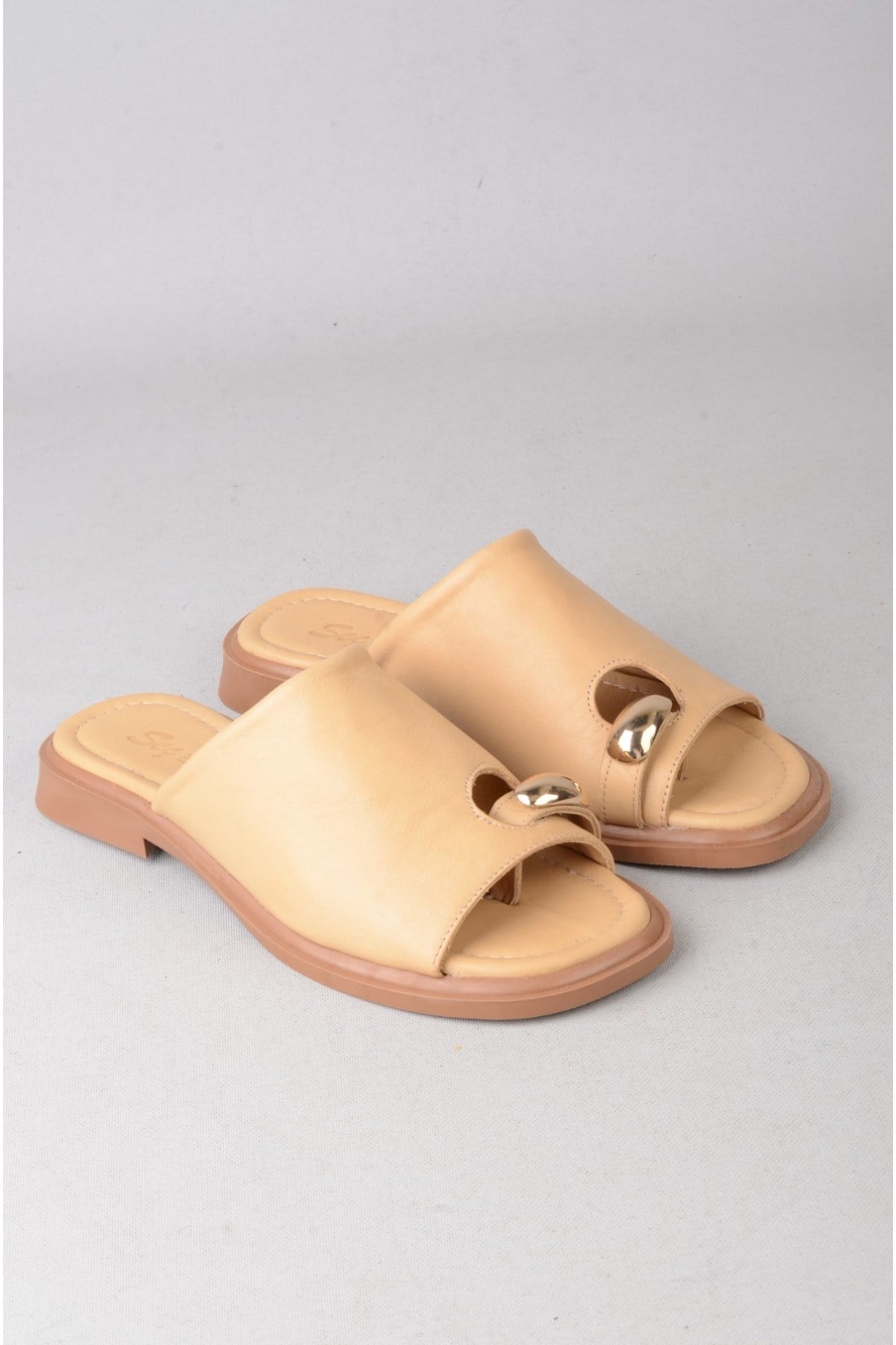 SEÇ 4099 HAKİKİ DERİ KADIN PARMAK ARASI TERLİK (Topuk Boyu:2cm) KARAMEL