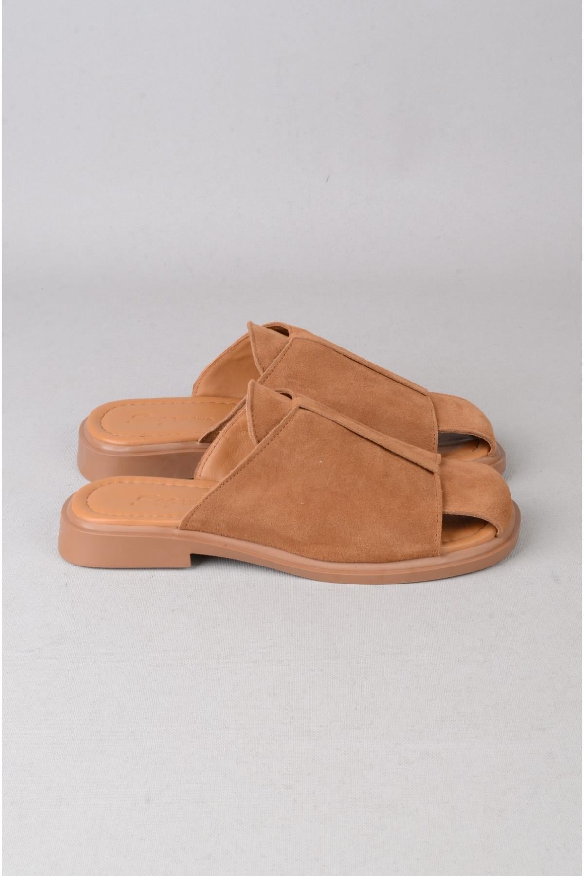 SEÇ 4104 HAKİKİ DERİ KADIN TERLİK (Topuk Boyu:2cm) TABA SÜET