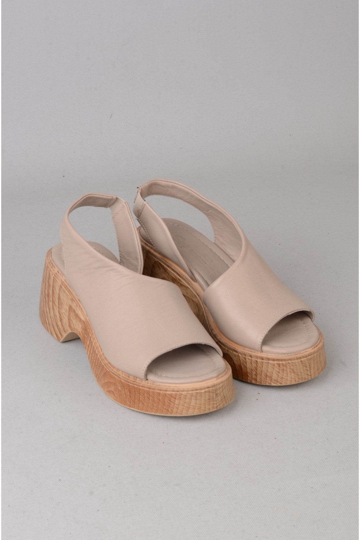 SEÇ 4125 HAKİKİ DERİ PLATFORM TOPUKLU SANDALET (Topuk:7cm Platform:2,5cm) GRİ