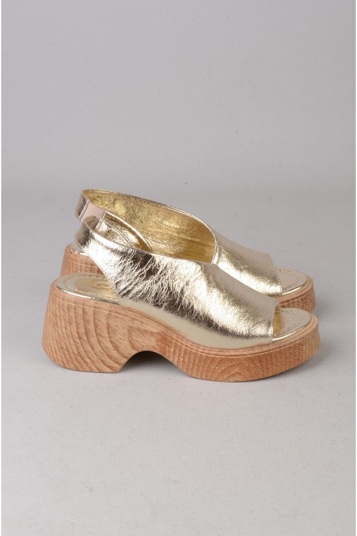 SEÇ 4125 HAKİKİ DERİ PLATFORM TOPUKLU SANDALET (Topuk:7cm Platform:2,5cm) ALTIN