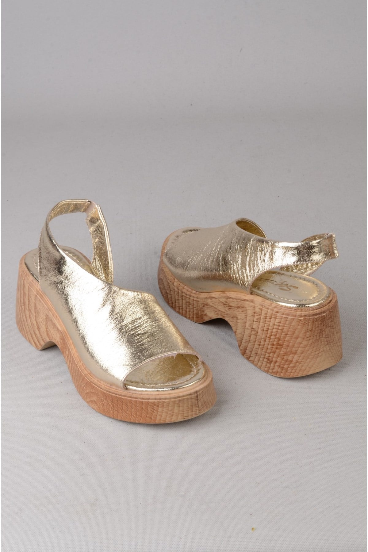 SEÇ 4125 HAKİKİ DERİ PLATFORM TOPUKLU SANDALET (Topuk:7cm Platform:2,5cm) ALTIN