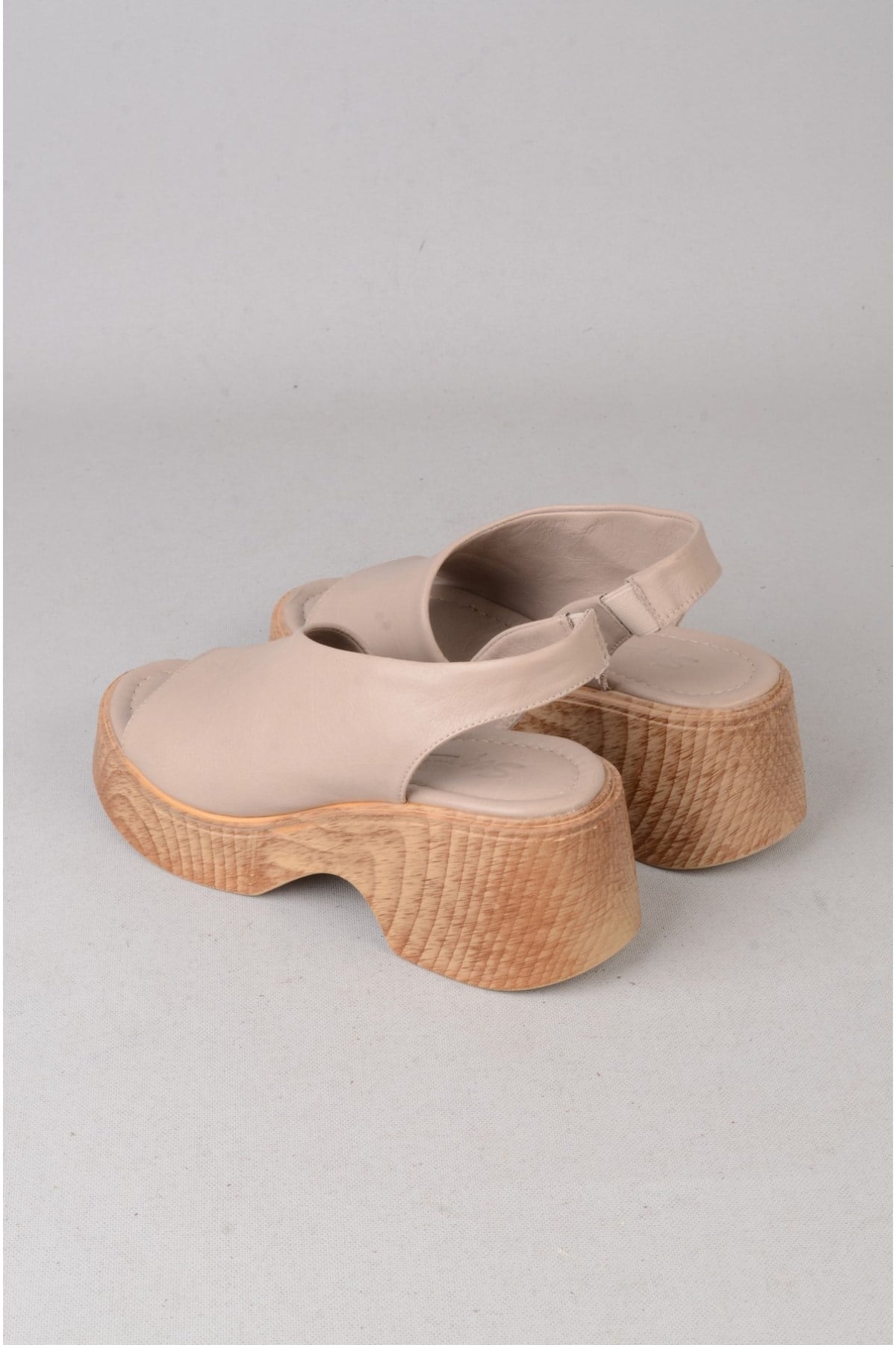 SEÇ 4125 HAKİKİ DERİ PLATFORM TOPUKLU SANDALET (Topuk:7cm Platform:2,5cm) GRİ