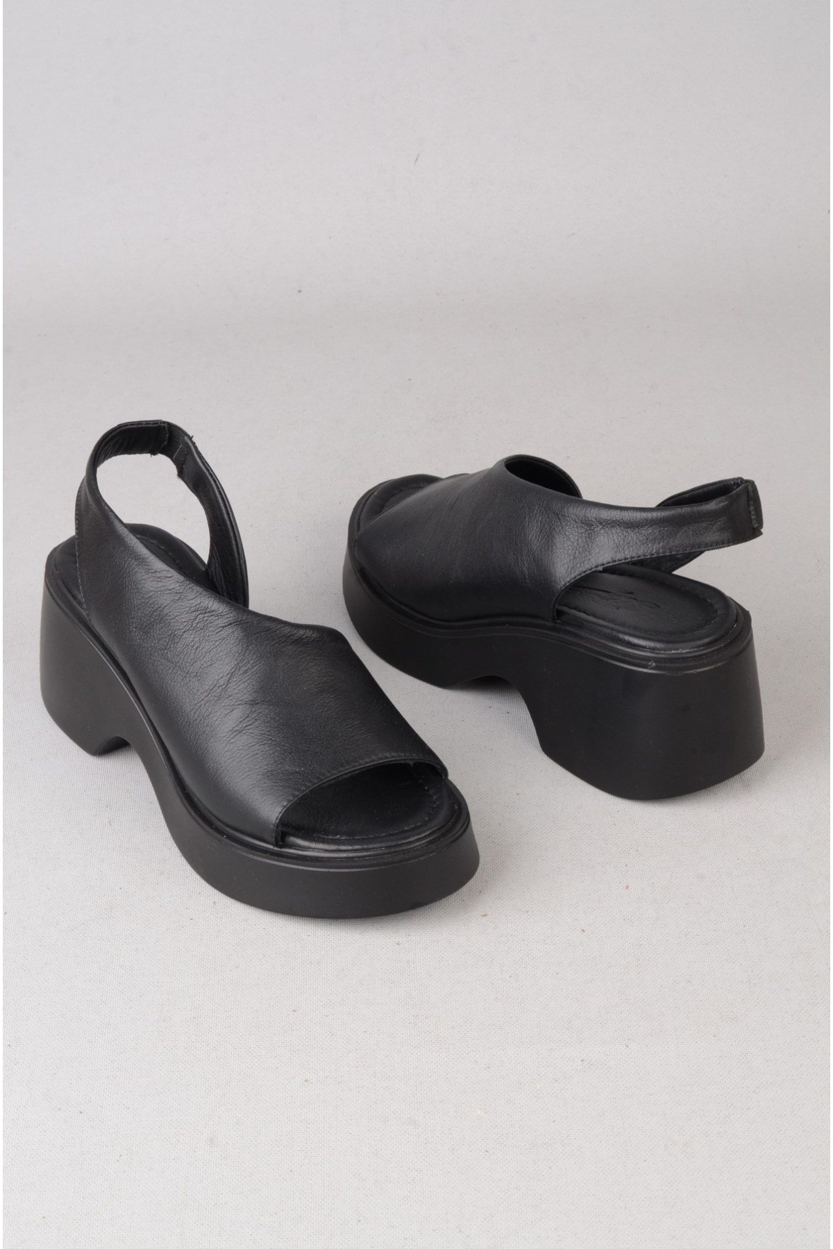 SEÇ 4125 HAKİKİ DERİ PLATFORM TOPUKLU SANDALET (Topuk:7cm Platform:2,5cm) SİYAH