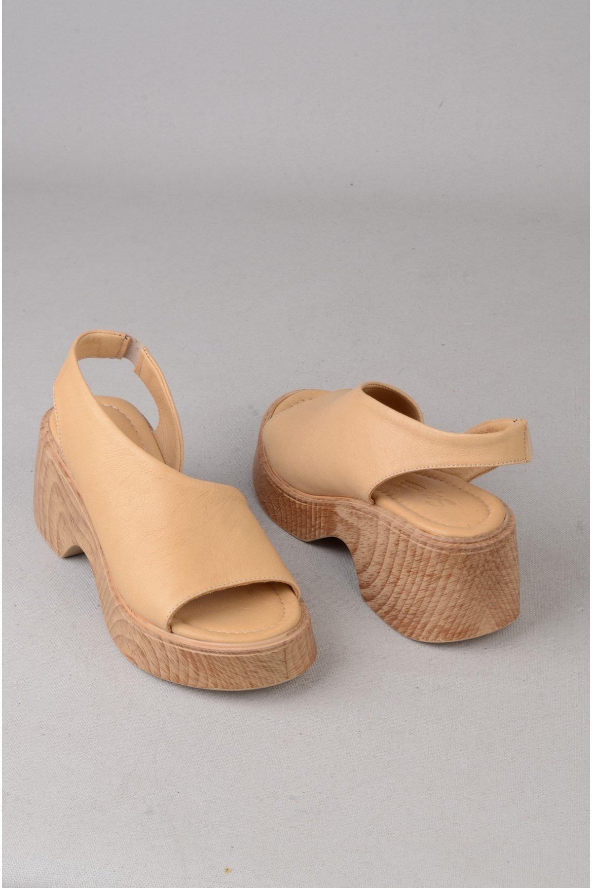 SEÇ 4125 HAKİKİ DERİ PLATFORM TOPUKLU SANDALET (Topuk:7cm Platform:2,5cm) KARAMEL