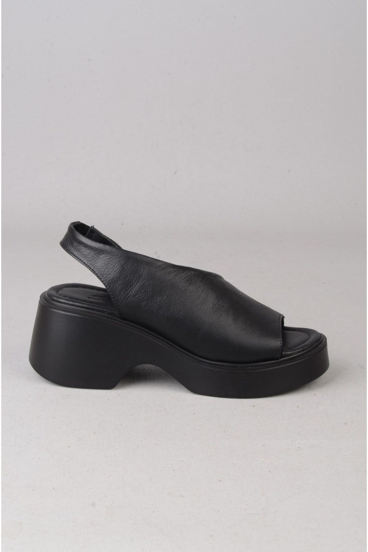 SEÇ 4125 HAKİKİ DERİ PLATFORM TOPUKLU SANDALET (Topuk:7cm Platform:2,5cm) SİYAH