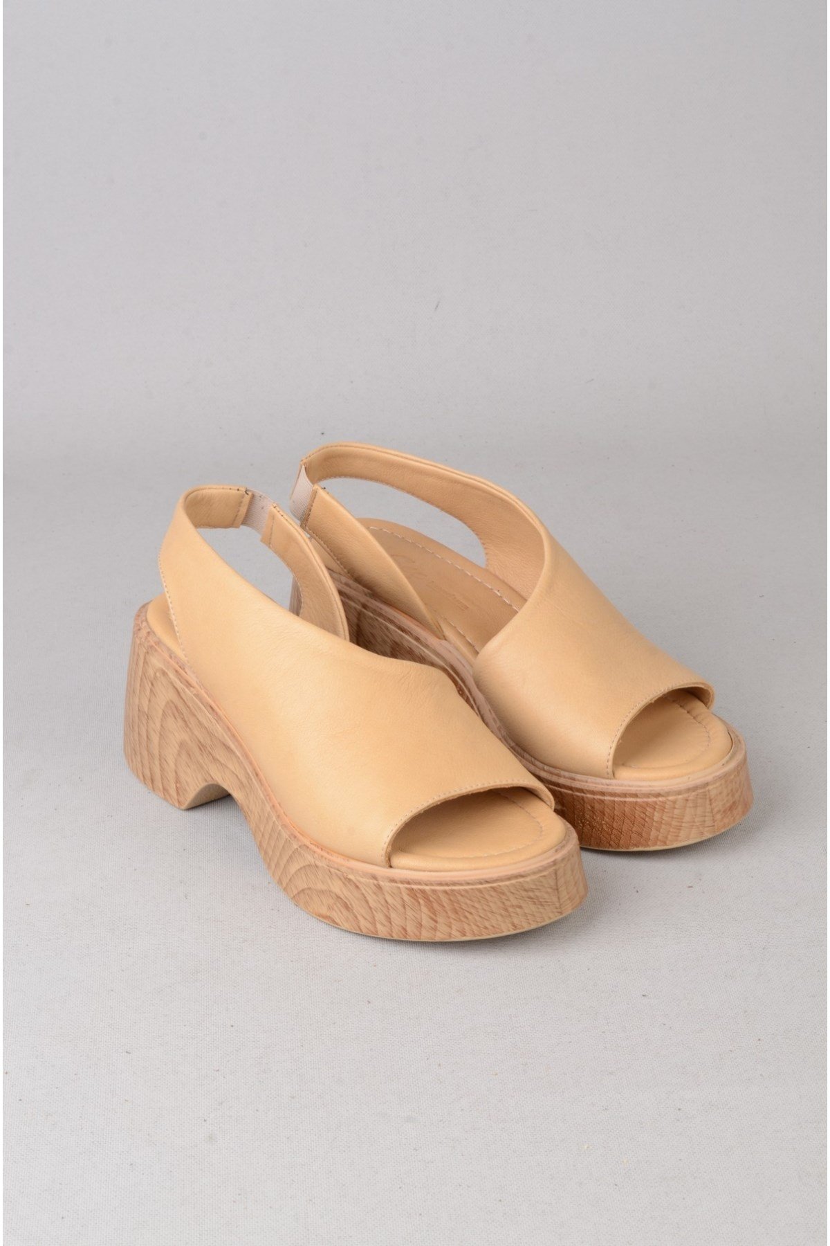 SEÇ 4125 HAKİKİ DERİ PLATFORM TOPUKLU SANDALET (Topuk:7cm Platform:2,5cm) KARAMEL