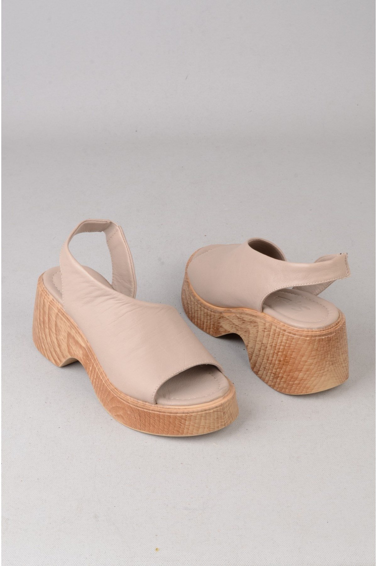SEÇ 4125 HAKİKİ DERİ PLATFORM TOPUKLU SANDALET (Topuk:7cm Platform:2,5cm) GRİ