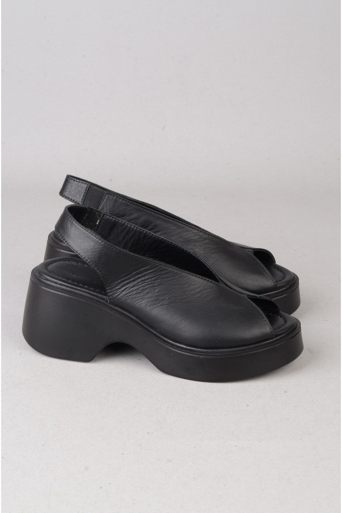 SEÇ 4126 HAKİKİ DERİ TOPUKLU KADIN SANDALET (Topuk:6,5cm Platform:2,5cm) SİYAH