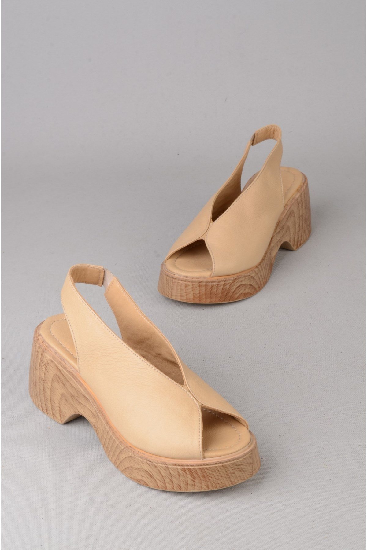 SEÇ 4126 HAKİKİ DERİ TOPUKLU KADIN SANDALET (Topuk:6,5cm Platform:2,5cm) KARAMEL