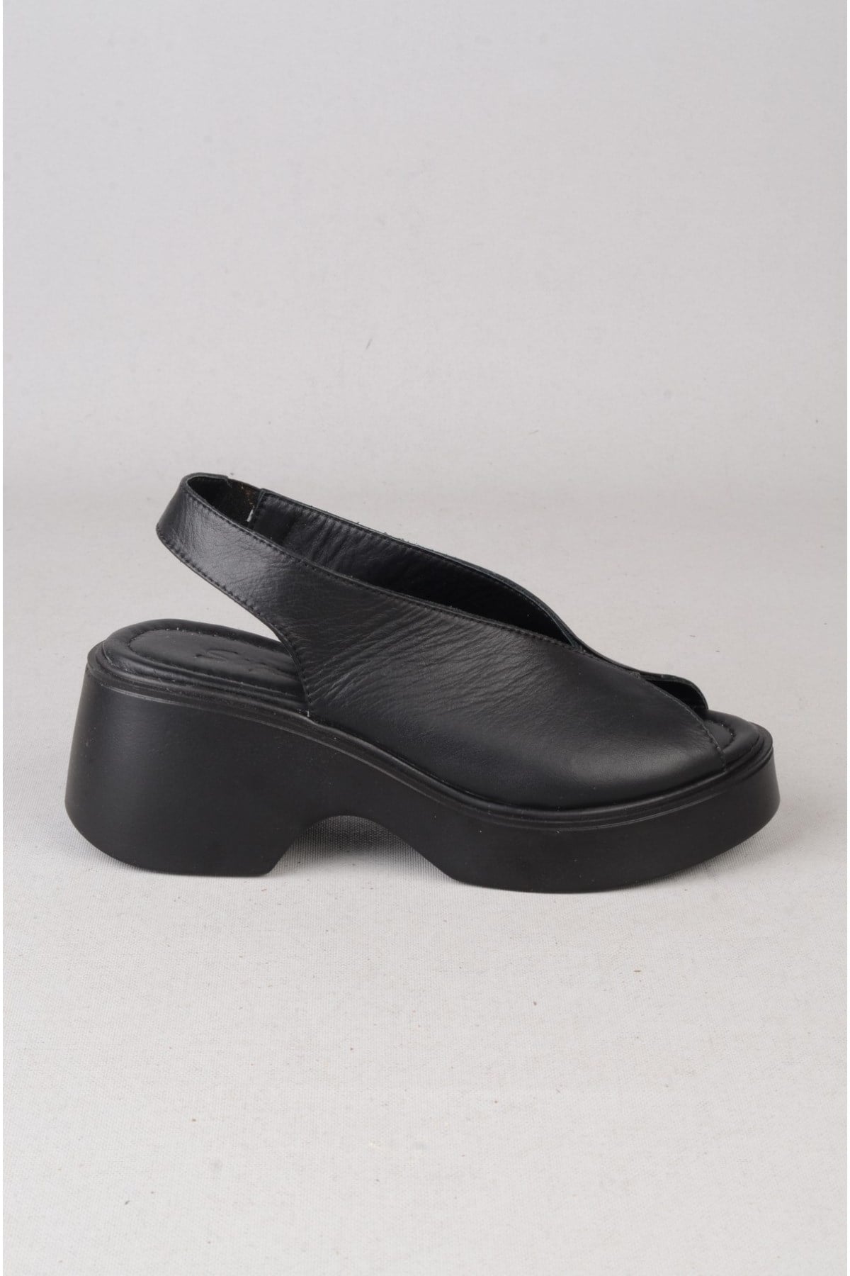 SEÇ 4126 HAKİKİ DERİ TOPUKLU KADIN SANDALET (Topuk:6,5cm Platform:2,5cm) SİYAH