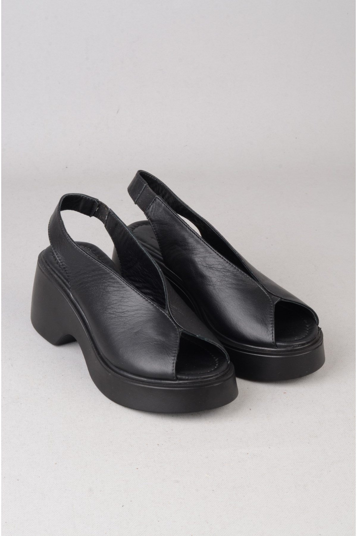SEÇ 4126 HAKİKİ DERİ TOPUKLU KADIN SANDALET (Topuk:6,5cm Platform:2,5cm) SİYAH