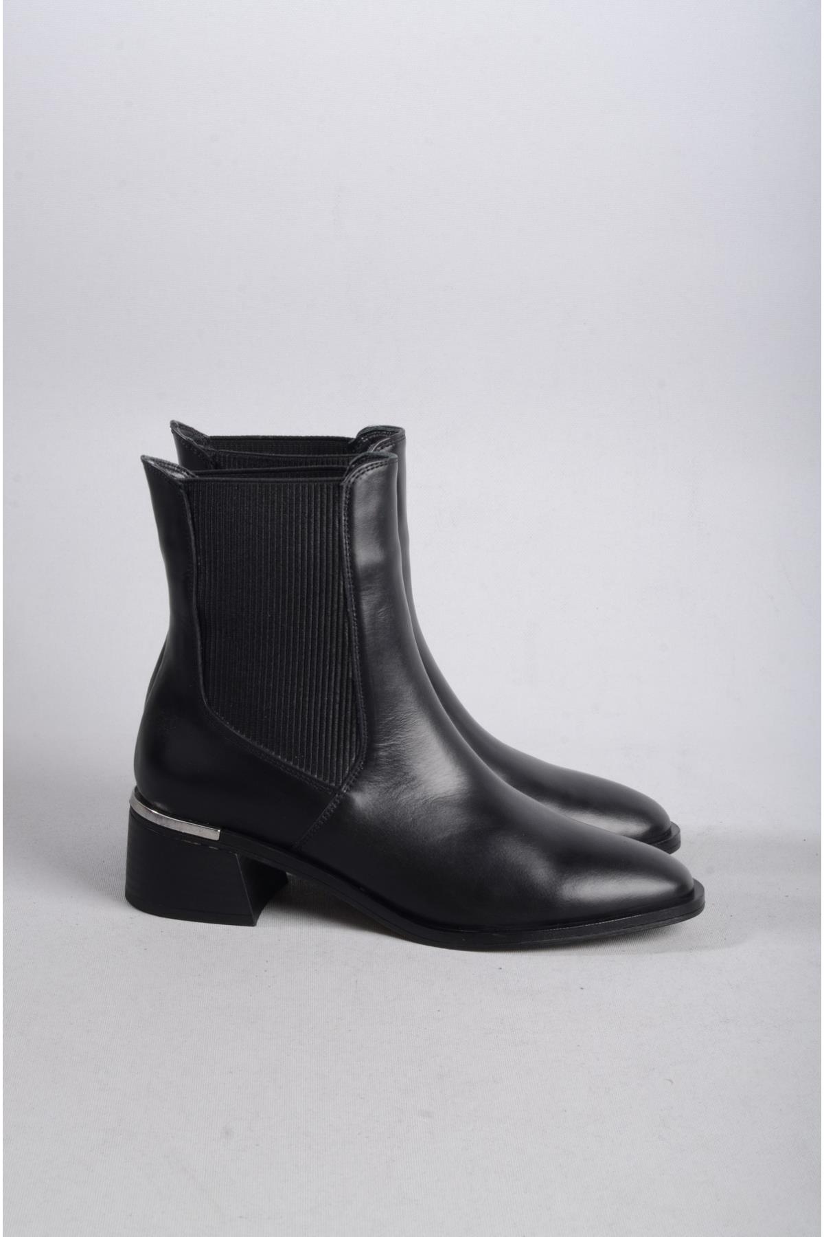 SEÇ 88113 HAKİKİ DERİ TOPUKLU KADIN BOT (4.5 cm) SİYAH