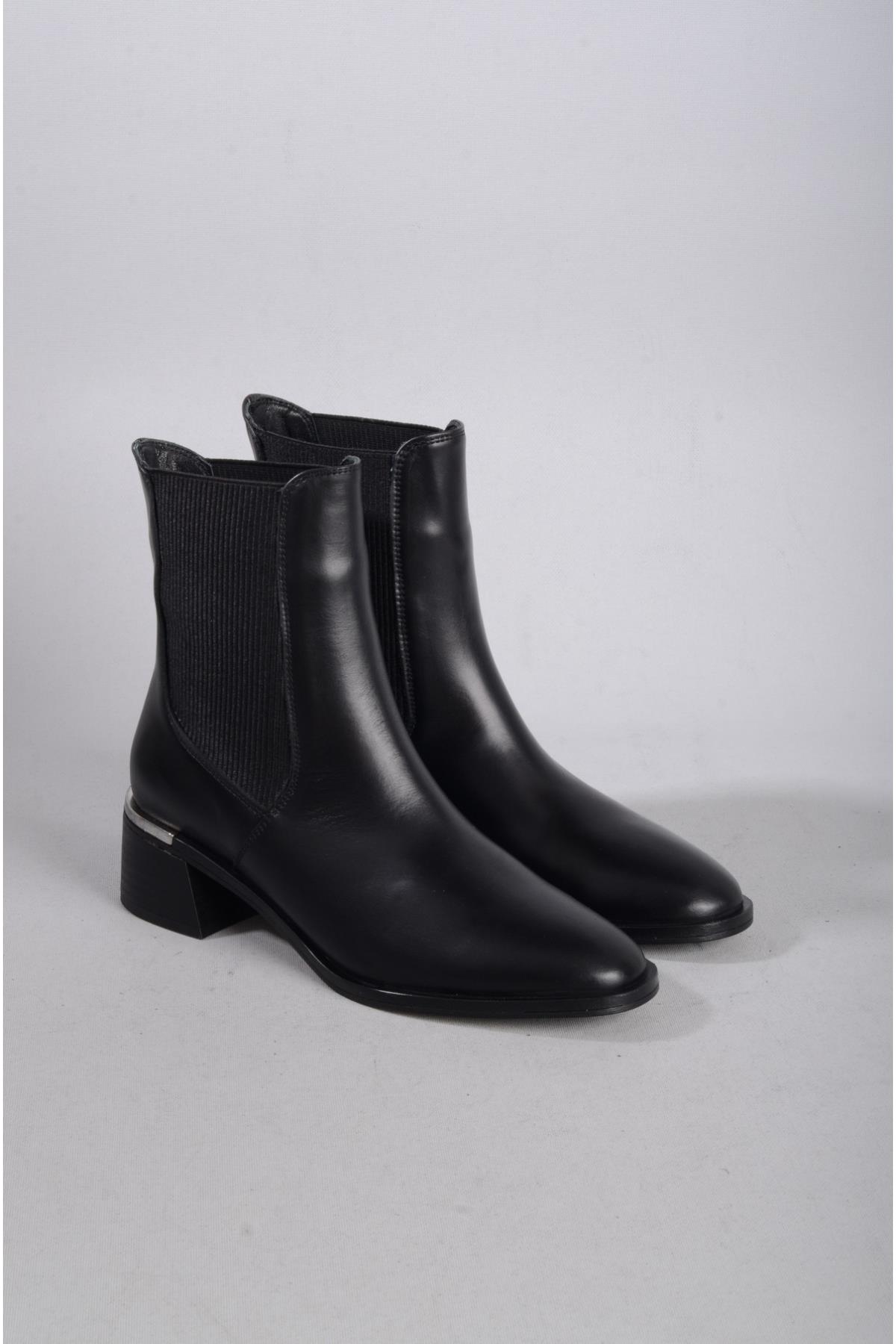 SEÇ 88113 HAKİKİ DERİ TOPUKLU KADIN BOT (4.5 cm) SİYAH