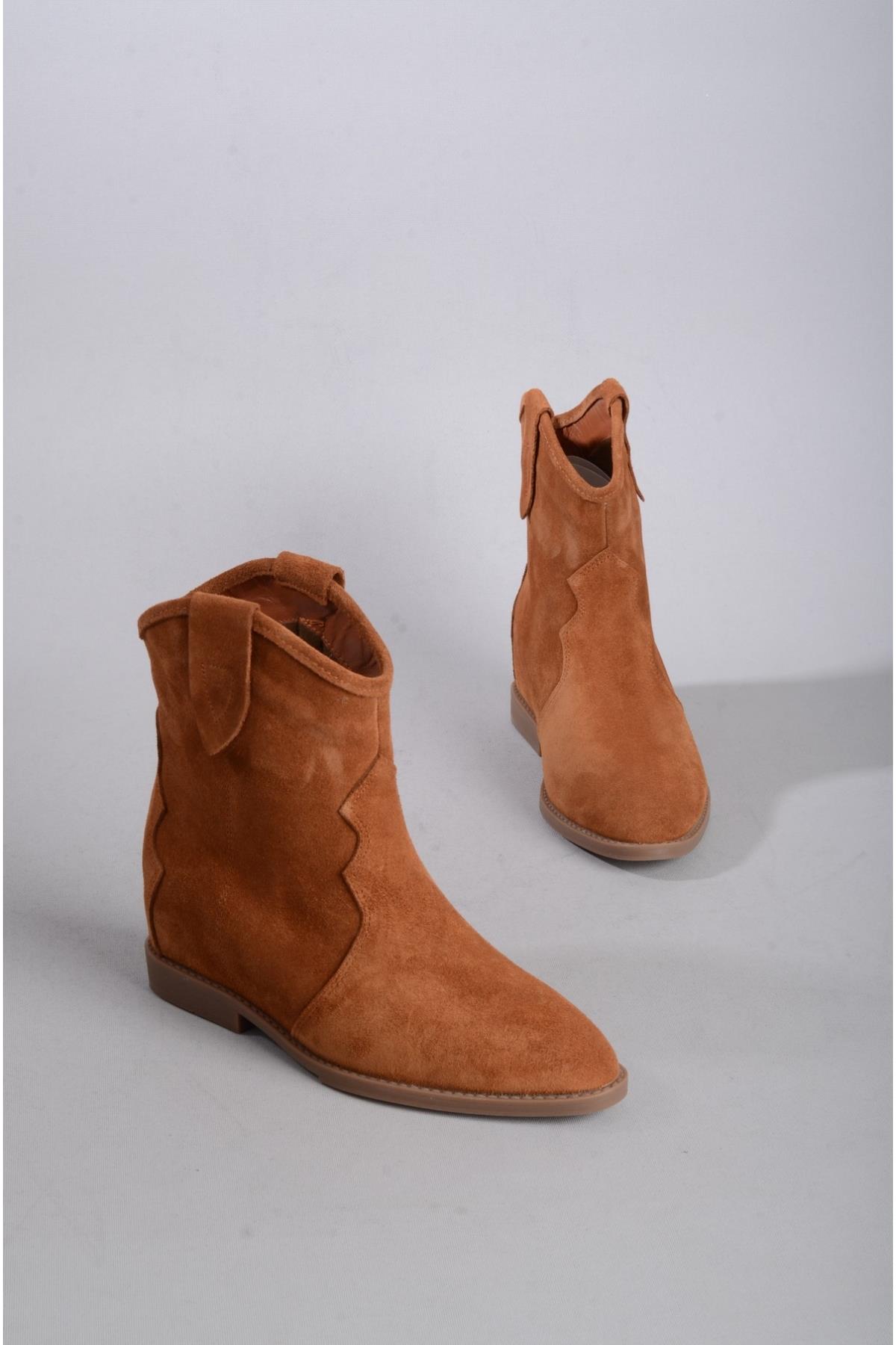 SEÇ 88240 HAKİKİ DERİ GİZLİ DOLGU TOPUK KADIN BOT ( Topuk Boyu:7 cm ) TABA SÜET