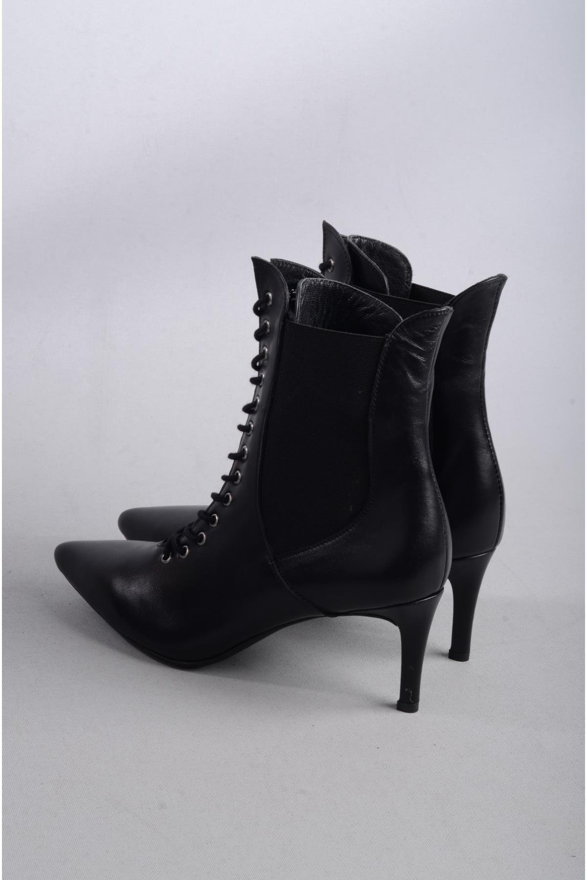 SEÇ 9911 HAKİKİ DERİ TOPUKLU KADIN BOT (7 cm) SİYAH