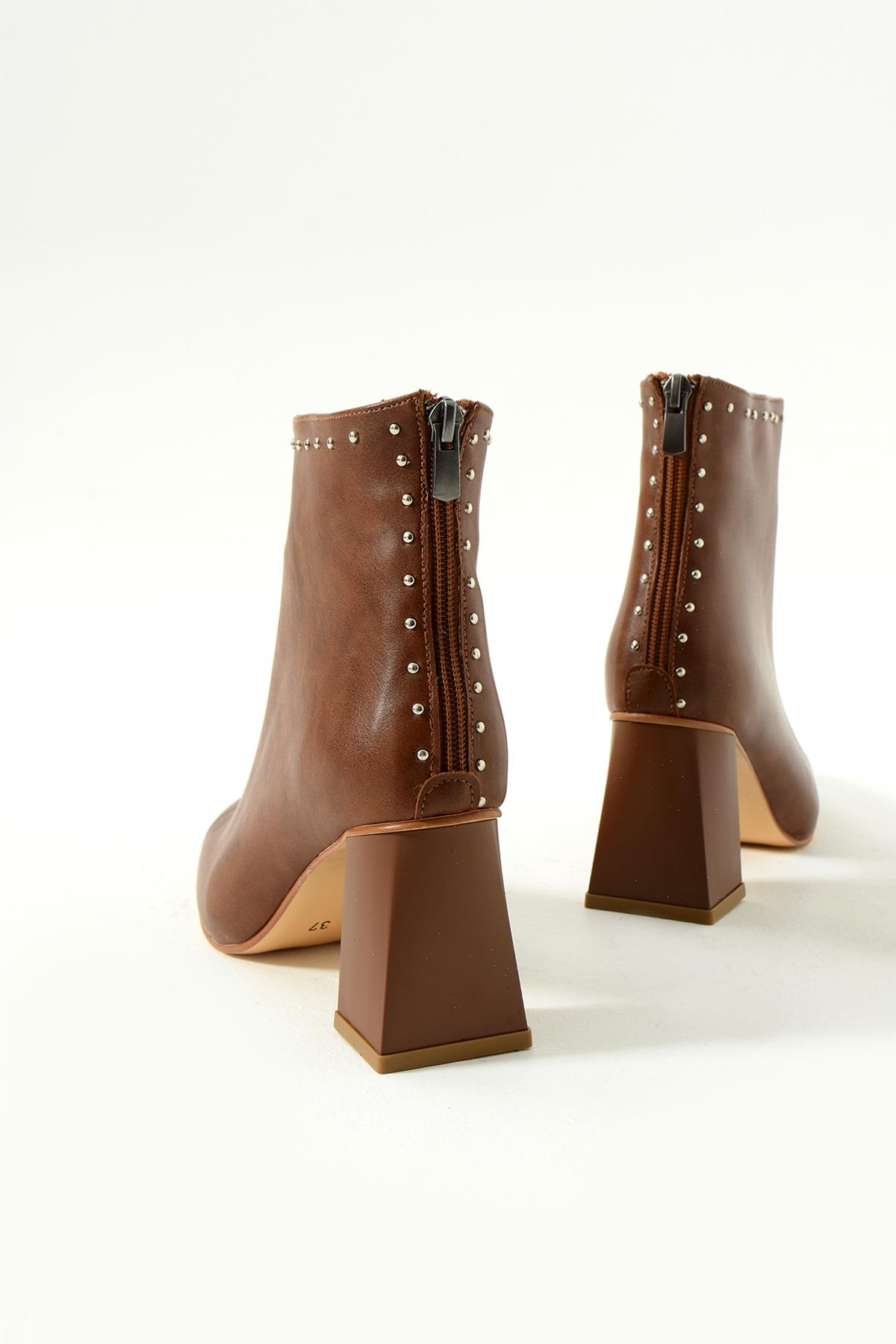 Sonel Taba Trok Detay Arkadan Fermuarlı Kadın Topuklu Bot