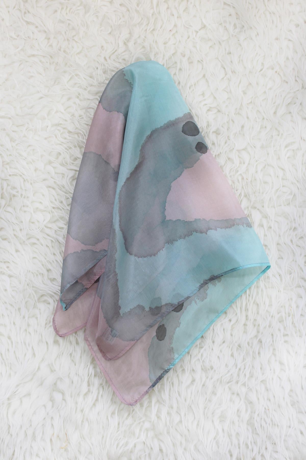%100 Saf İpek El Boyama Kare Fular - 55 x 55 Tasarım - Pembe-Mavi