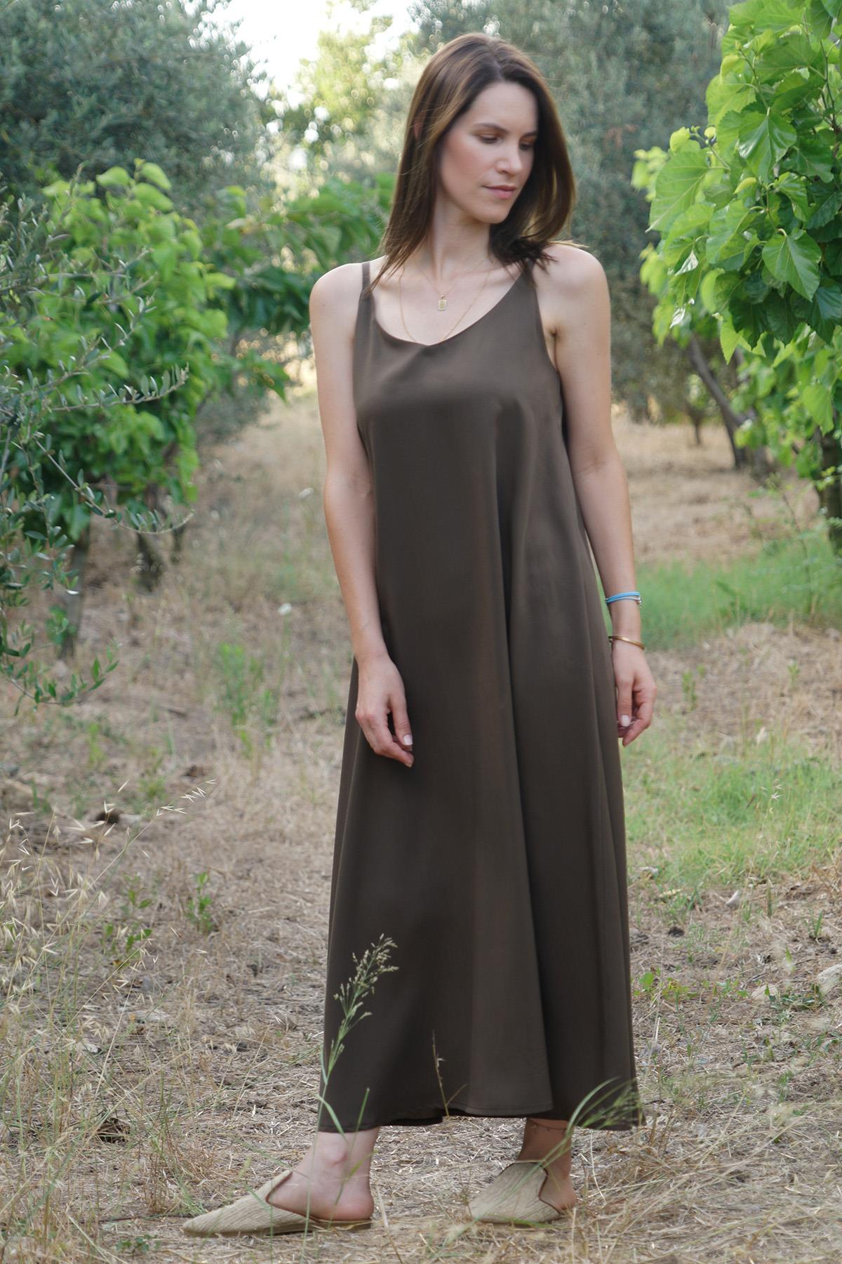 Luna %100 Tencel Askılı Maxi Elbise – Kahverengi