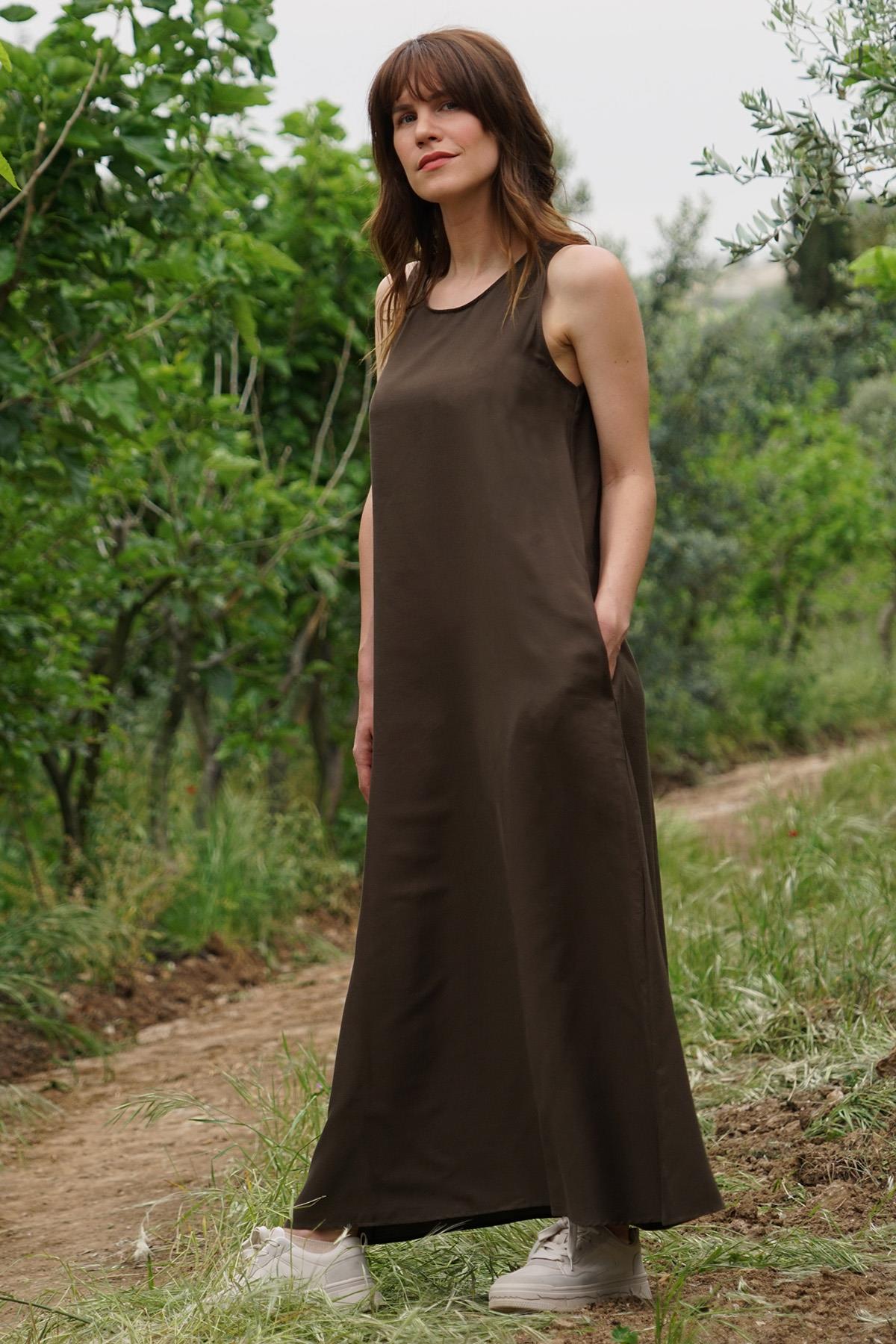 Luna Bold – Kalın Askılı %100 Tencel Elbise – Kahverengi
