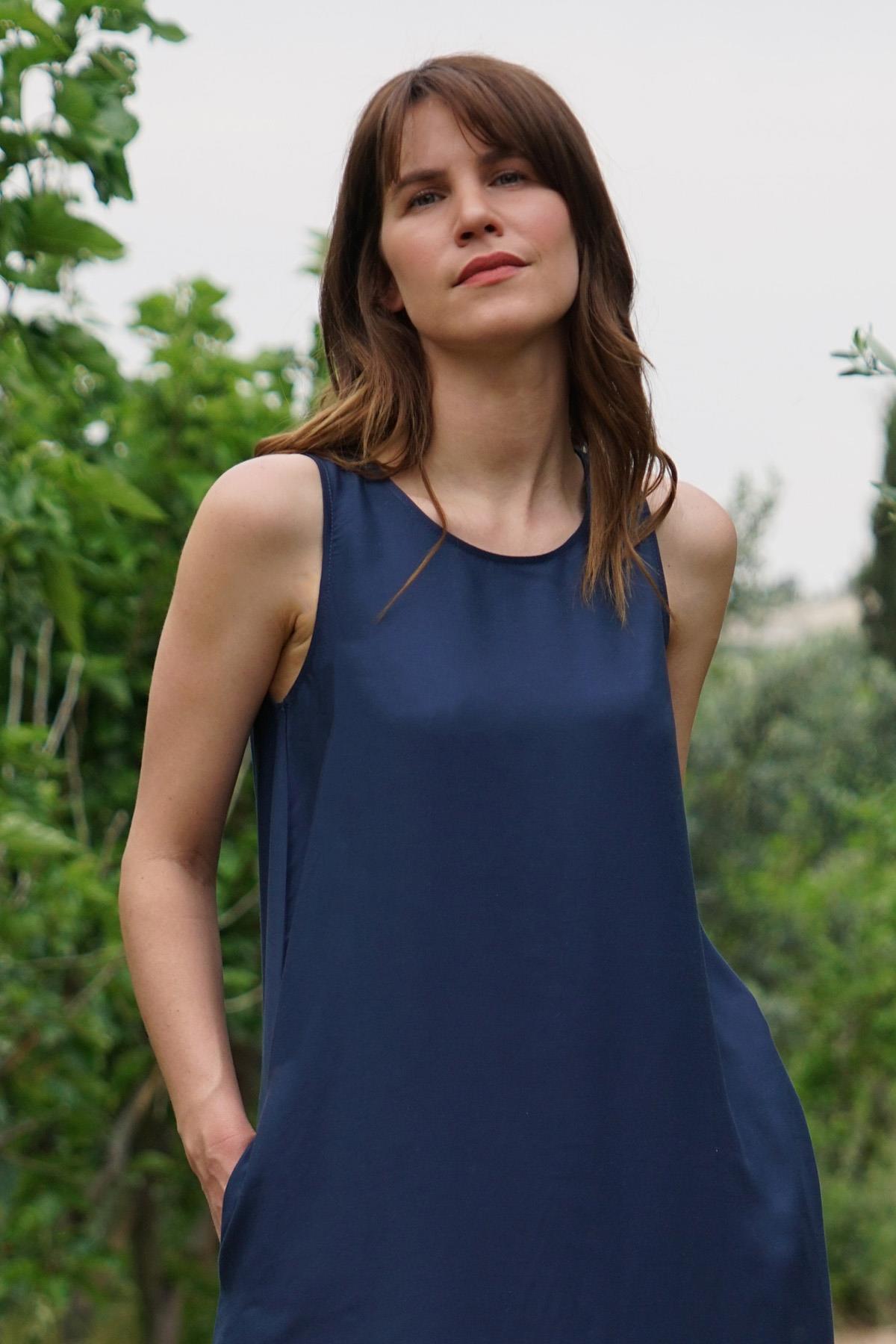 Luna Bold – Kalın Askılı %100 Tencel Elbise – Lacivert