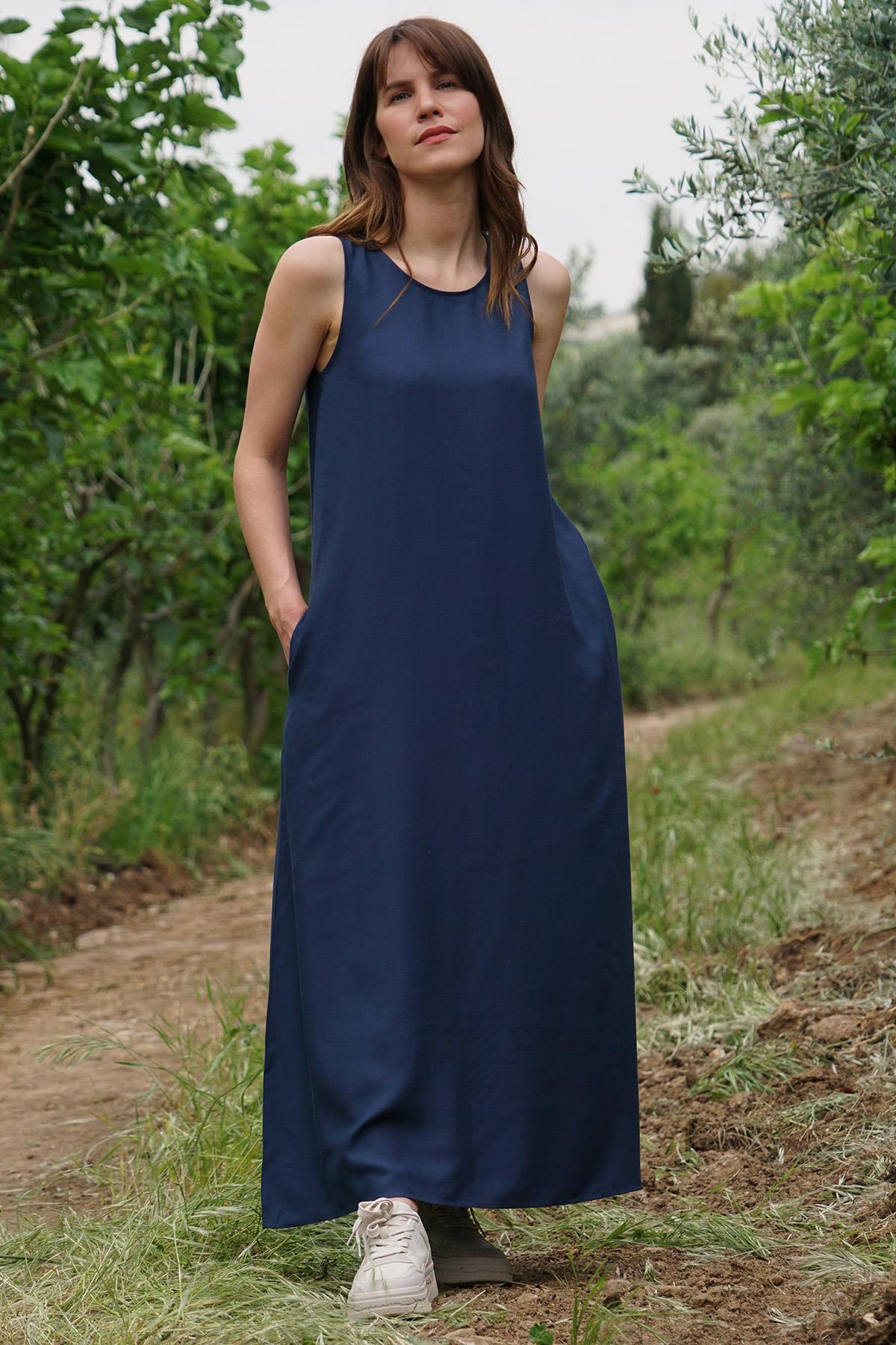 Luna Bold – Kalın Askılı %100 Tencel Elbise – Lacivert