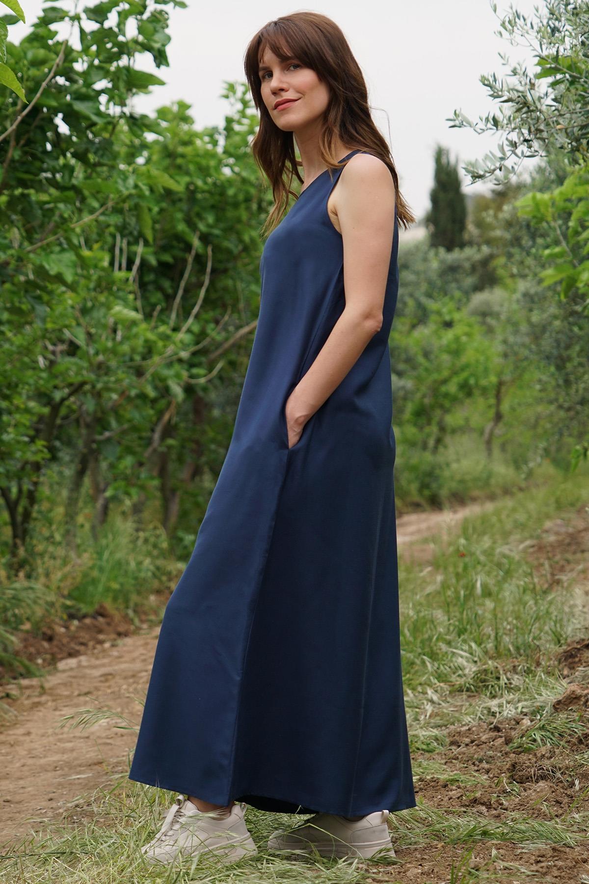 Luna Bold – Kalın Askılı %100 Tencel Elbise – Lacivert