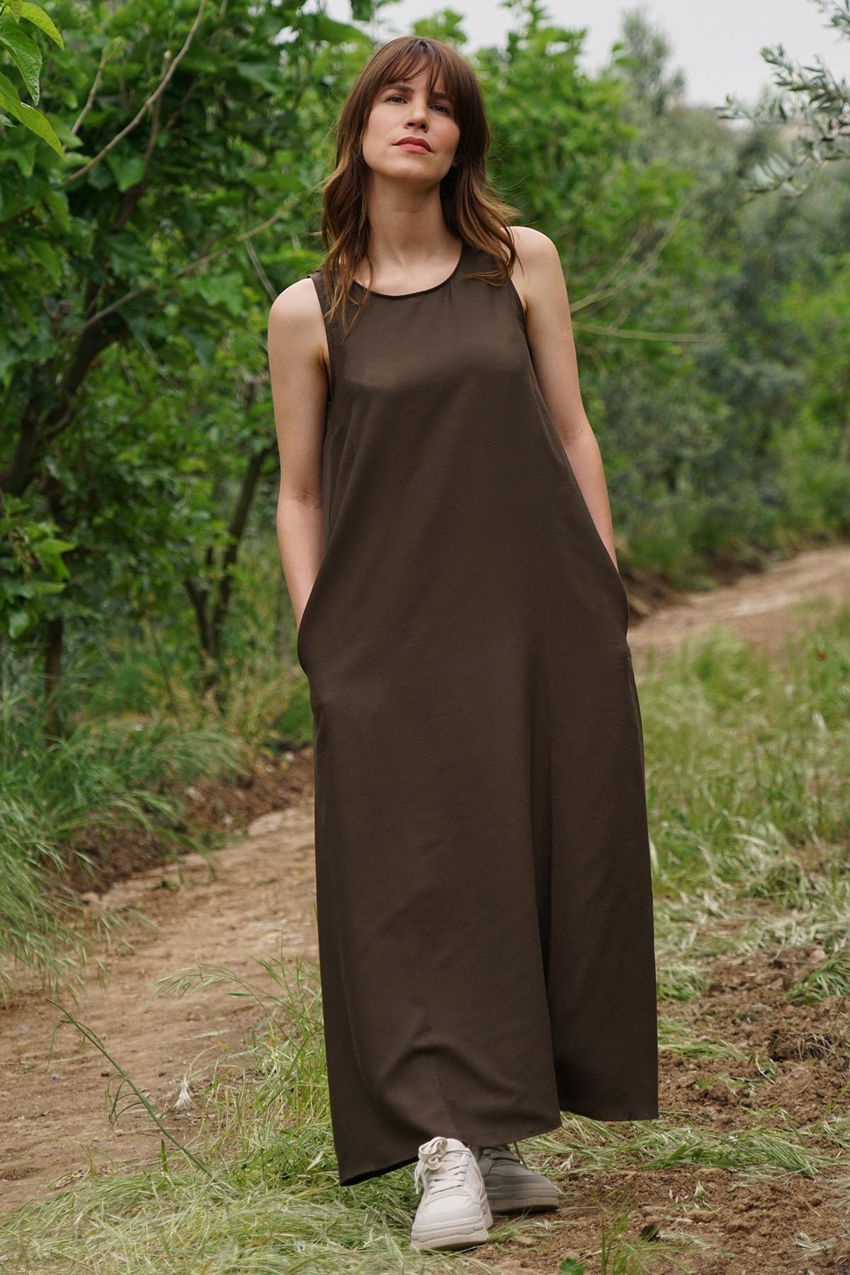 Luna Bold – Kalın Askılı %100 Tencel Elbise – Kahverengi