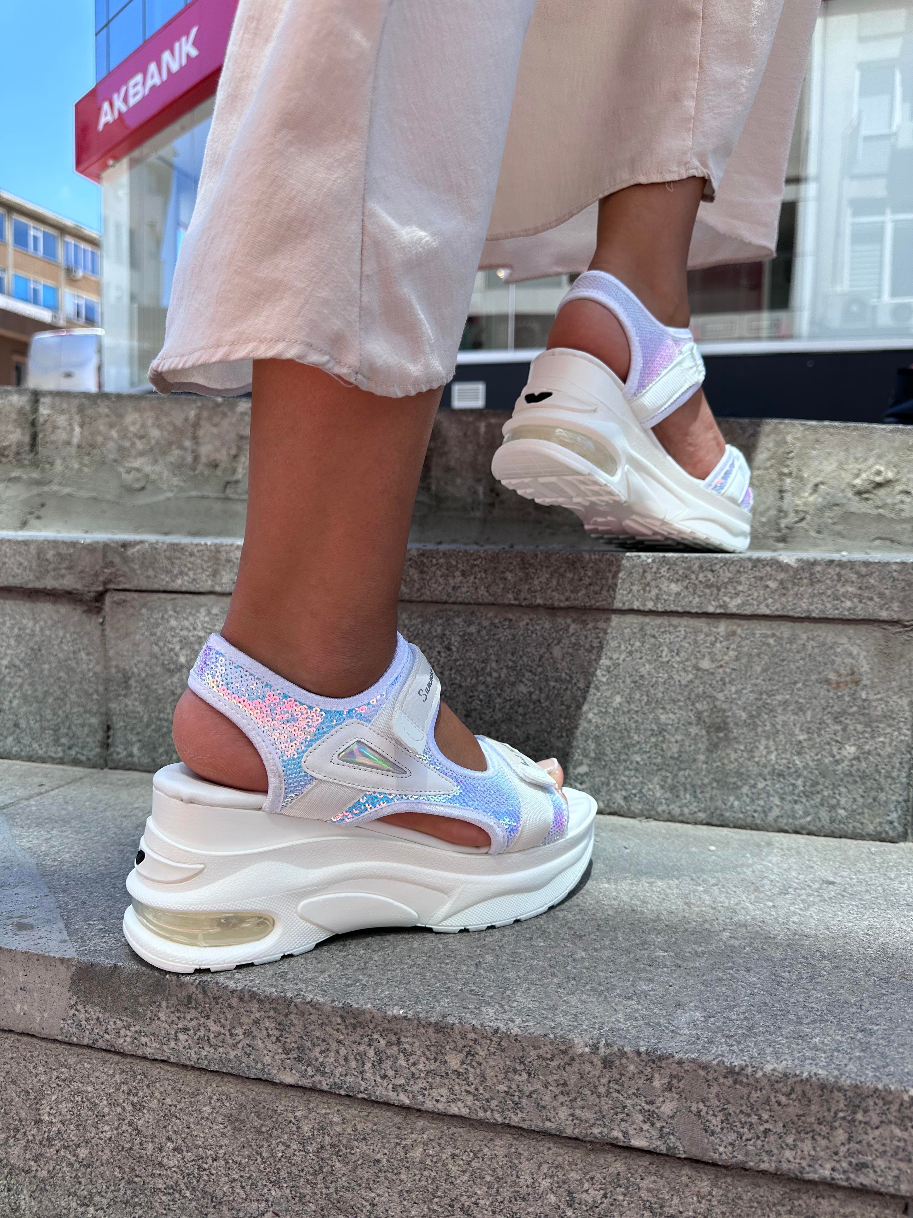 MASİSMASİS RİZMO BEYAZ PULLU SPOR SANDALET