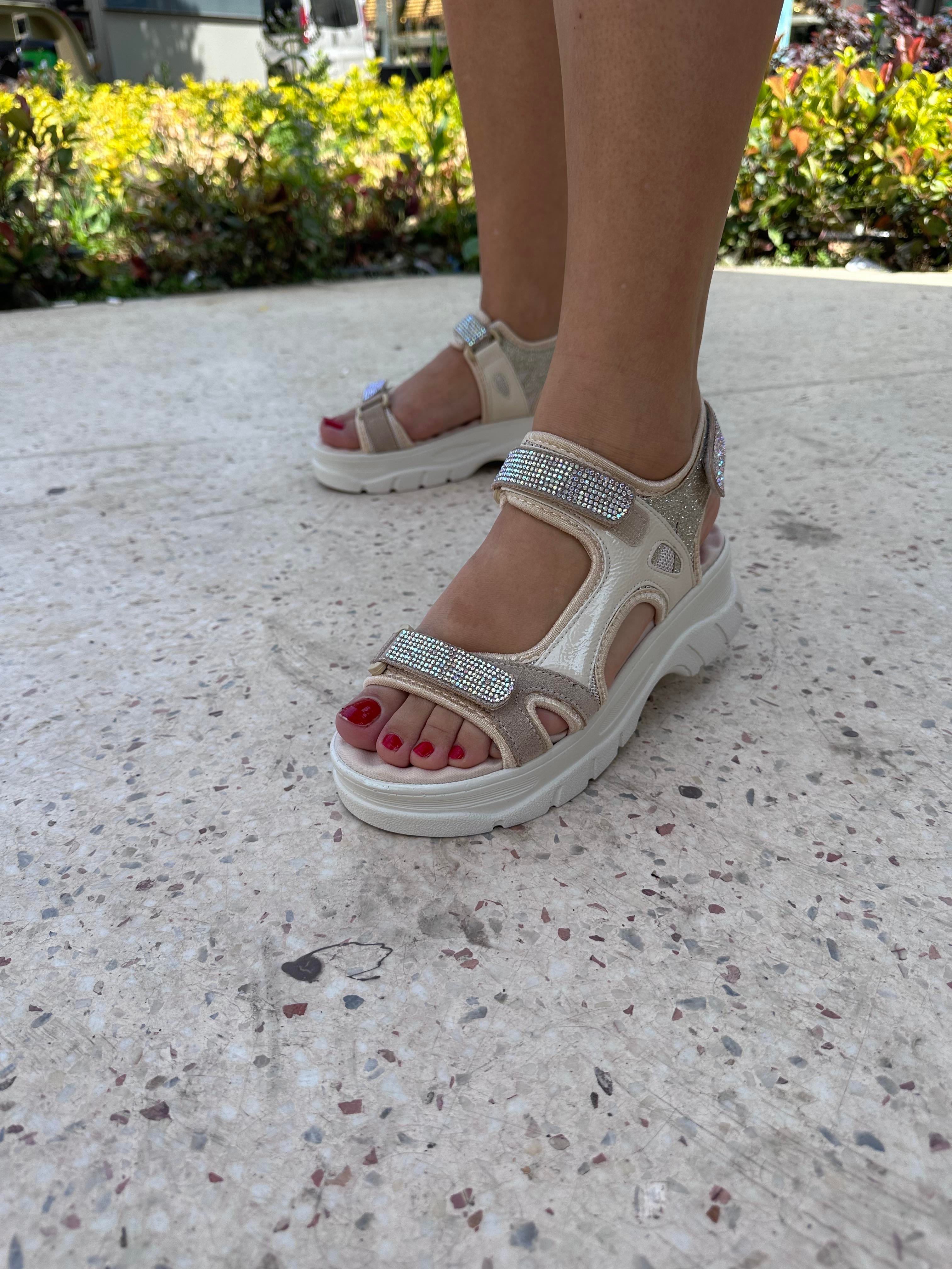 MASİSMASİS SEMES BEJ TAŞLI SANDALET