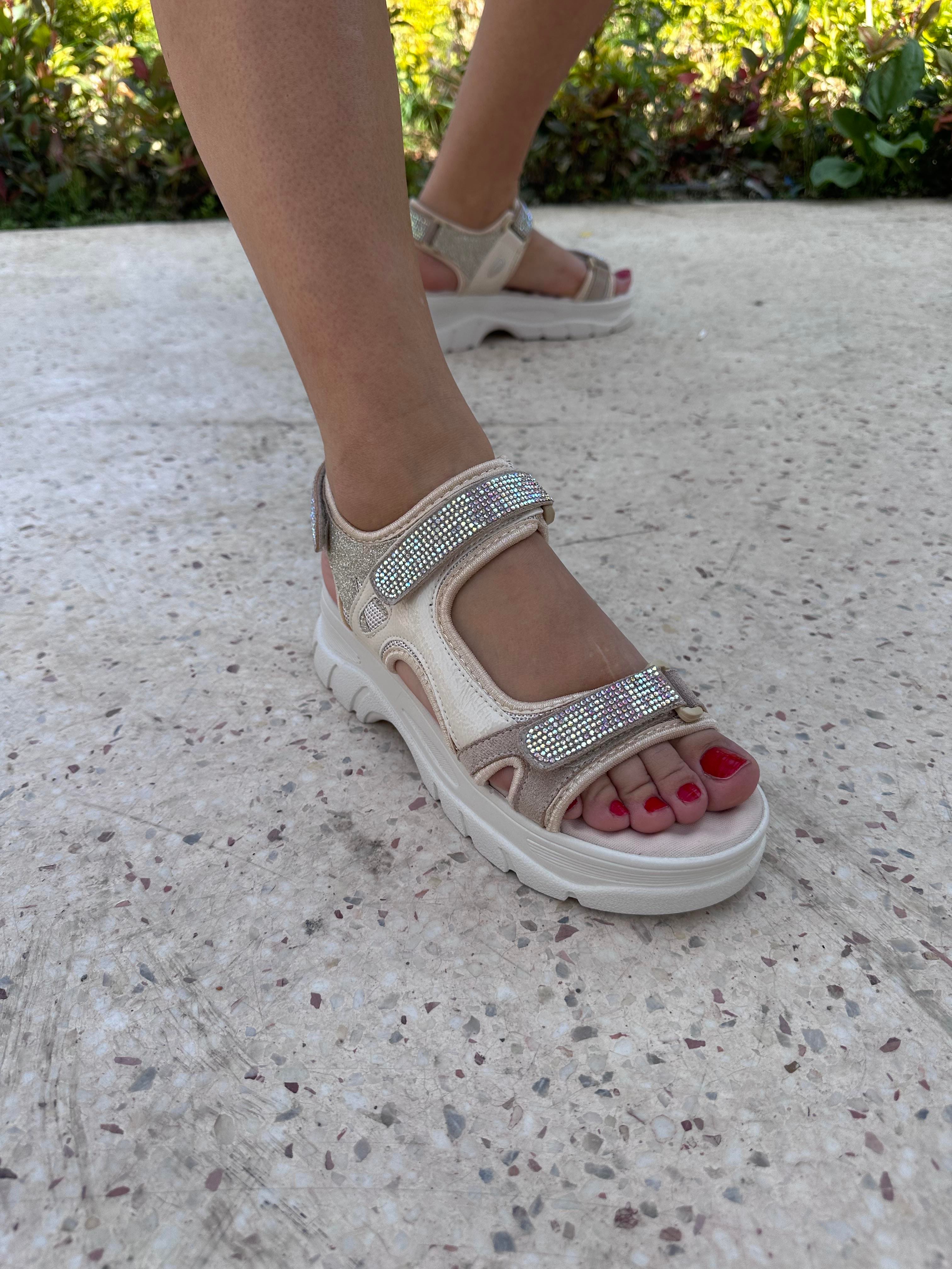 MASİSMASİS SEMES BEJ TAŞLI SANDALET