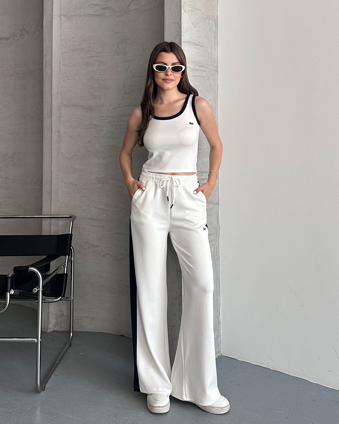 Beyaz Biyeli Crop Eşofman Takımı