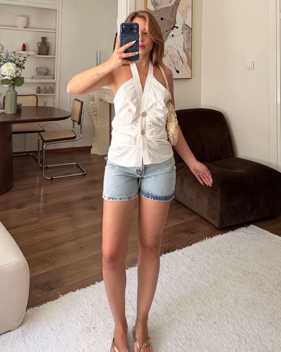 Beyaz Düğme Detaylı Halter Bluz