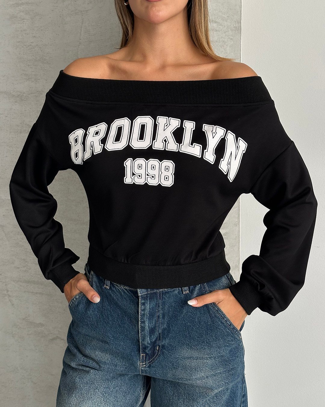 Brooklyn 1998 Baskılı Kayık Yaka Siyah Bluz