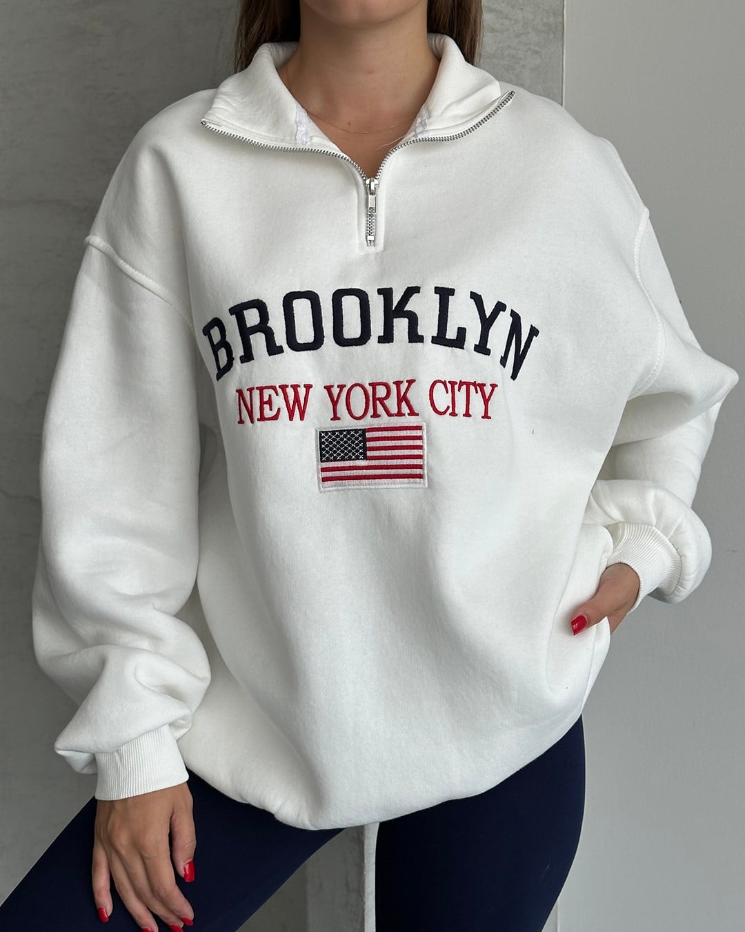 Brooklyn Nakışlı Fermuar Yaka Beyaz Sweatshirt