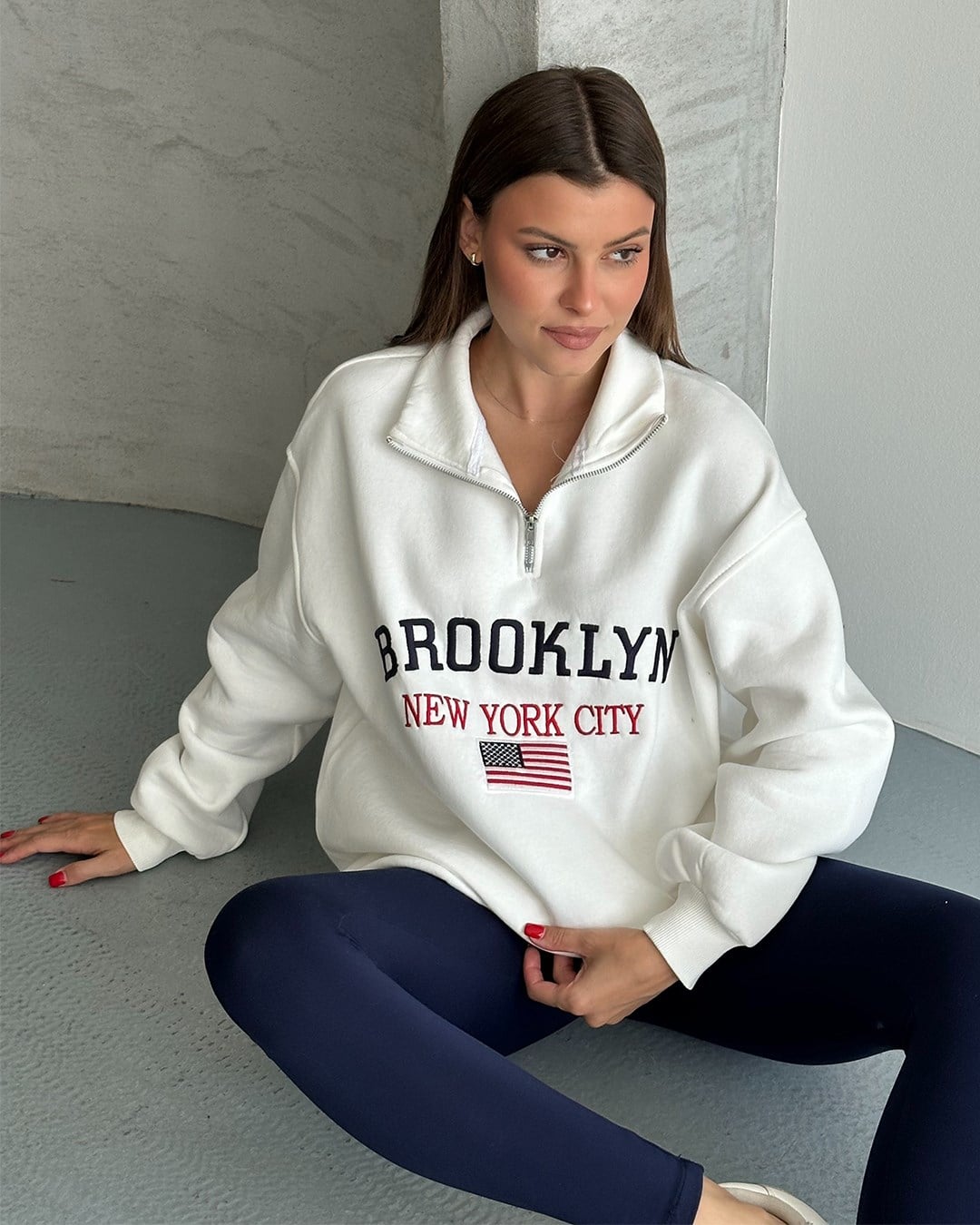 Brooklyn Nakışlı Fermuar Yaka Beyaz Sweatshirt