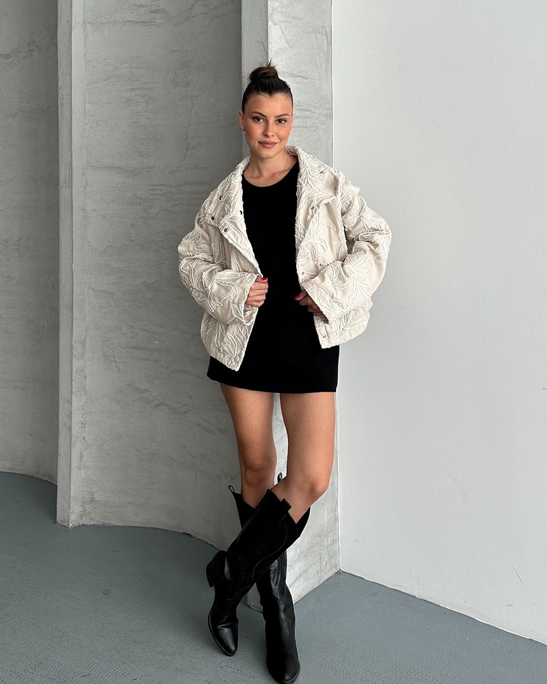 Çiçek Nakışlı Oversize Ekru Ceket