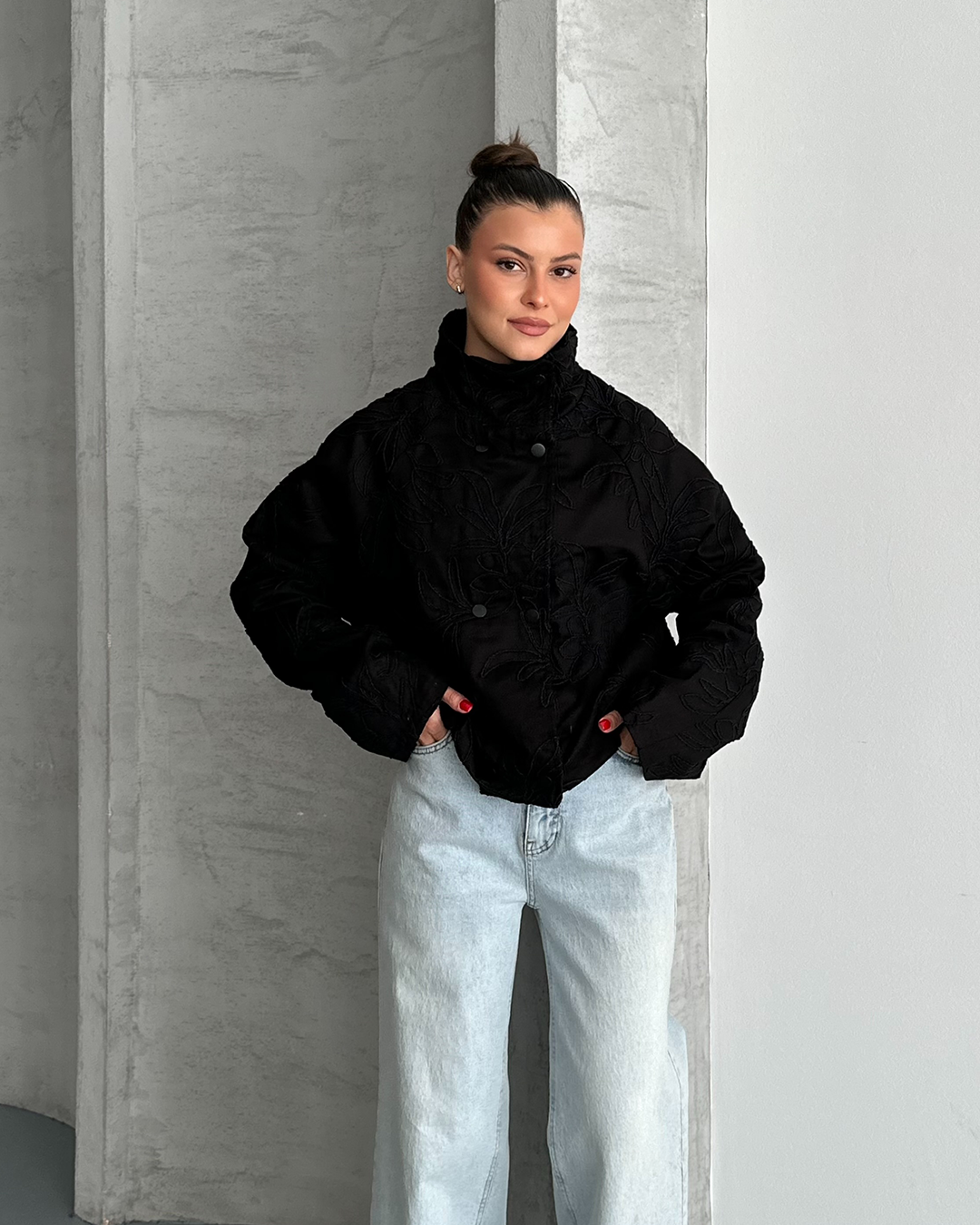 Çiçek Nakışlı Oversize Siyah Ceket