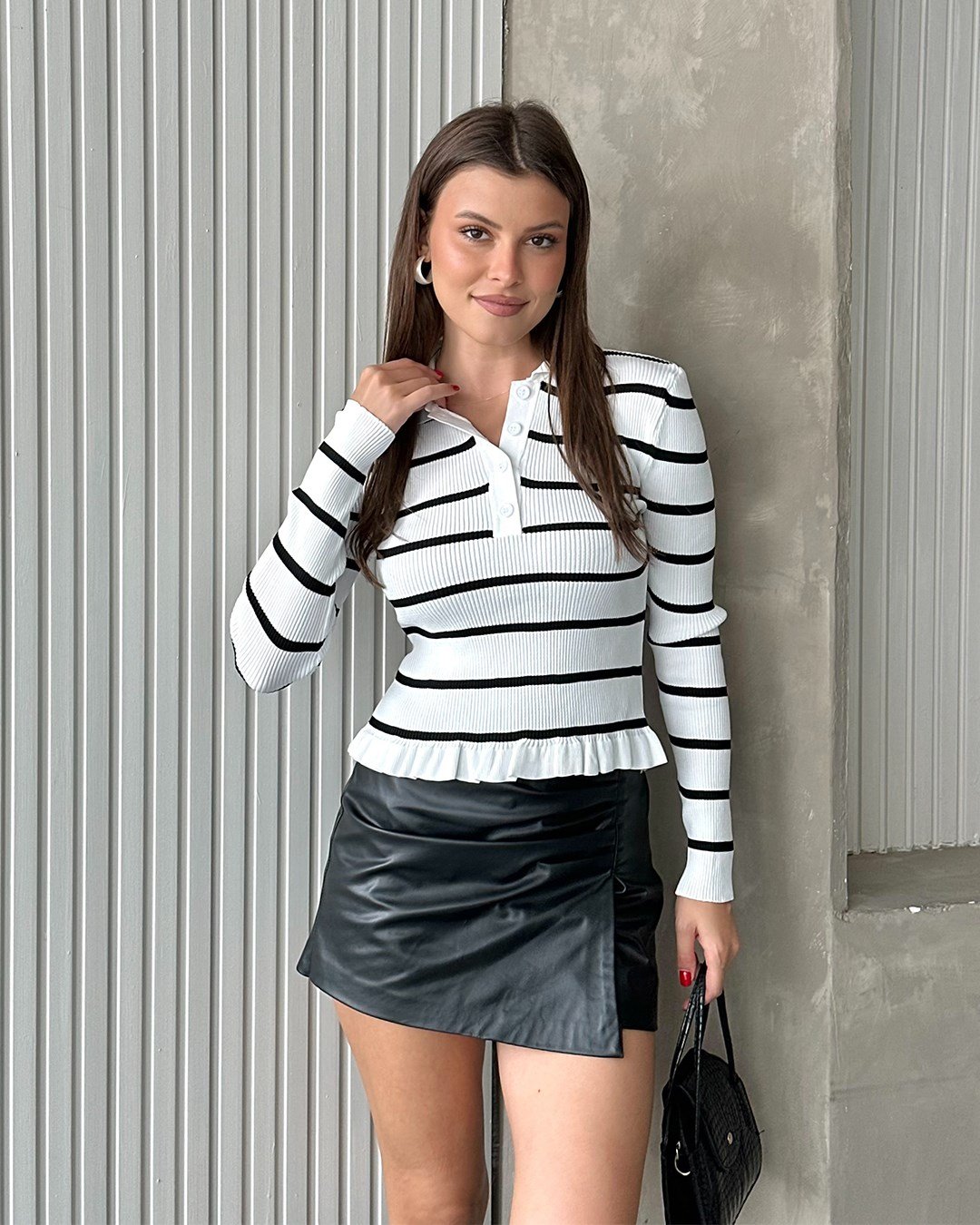 Çizgili Fırfır Detaylı Beyaz Triko Bluz