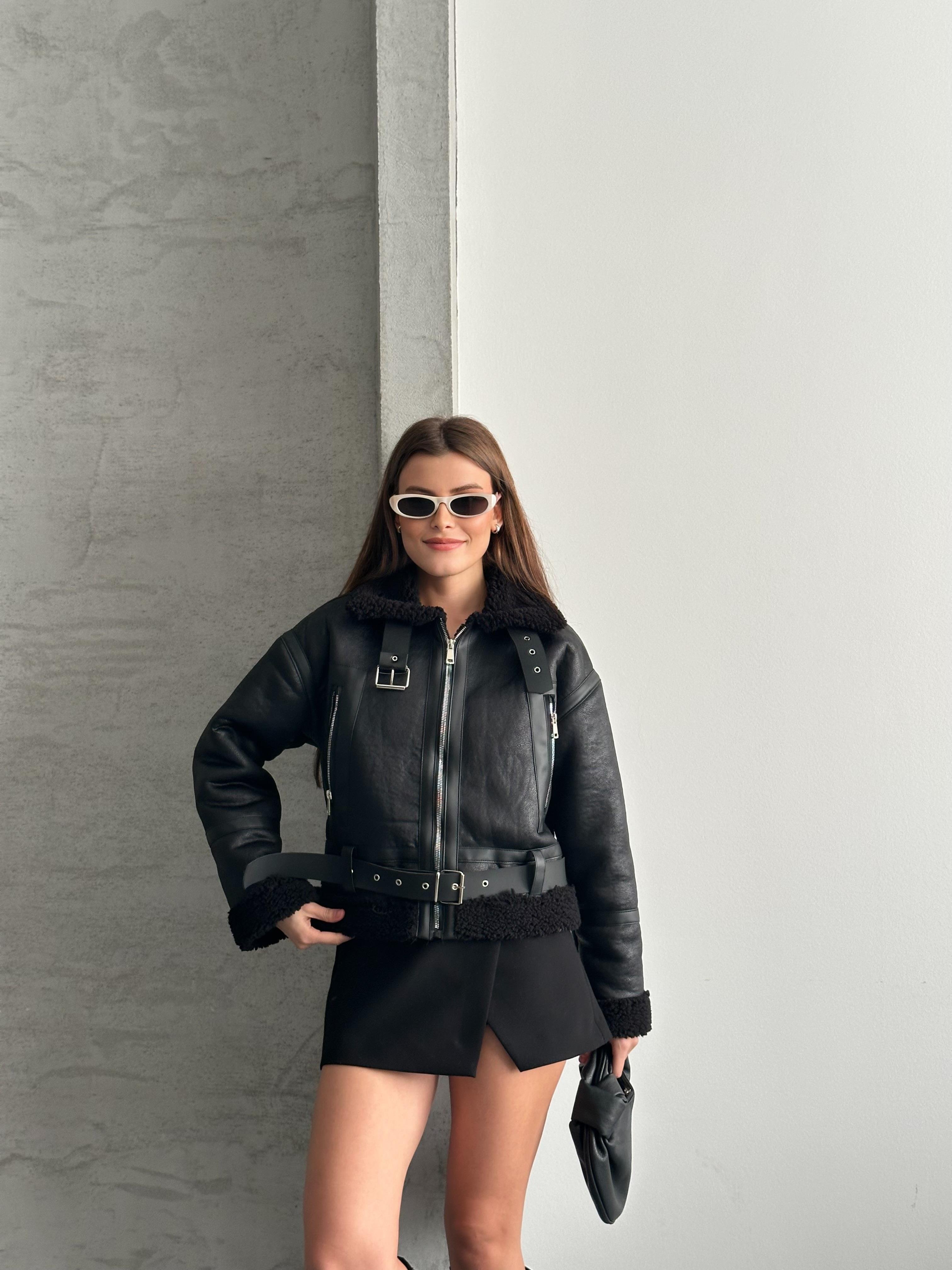 Crop Siyah Peluş Yaka Siyah Deri Ceket