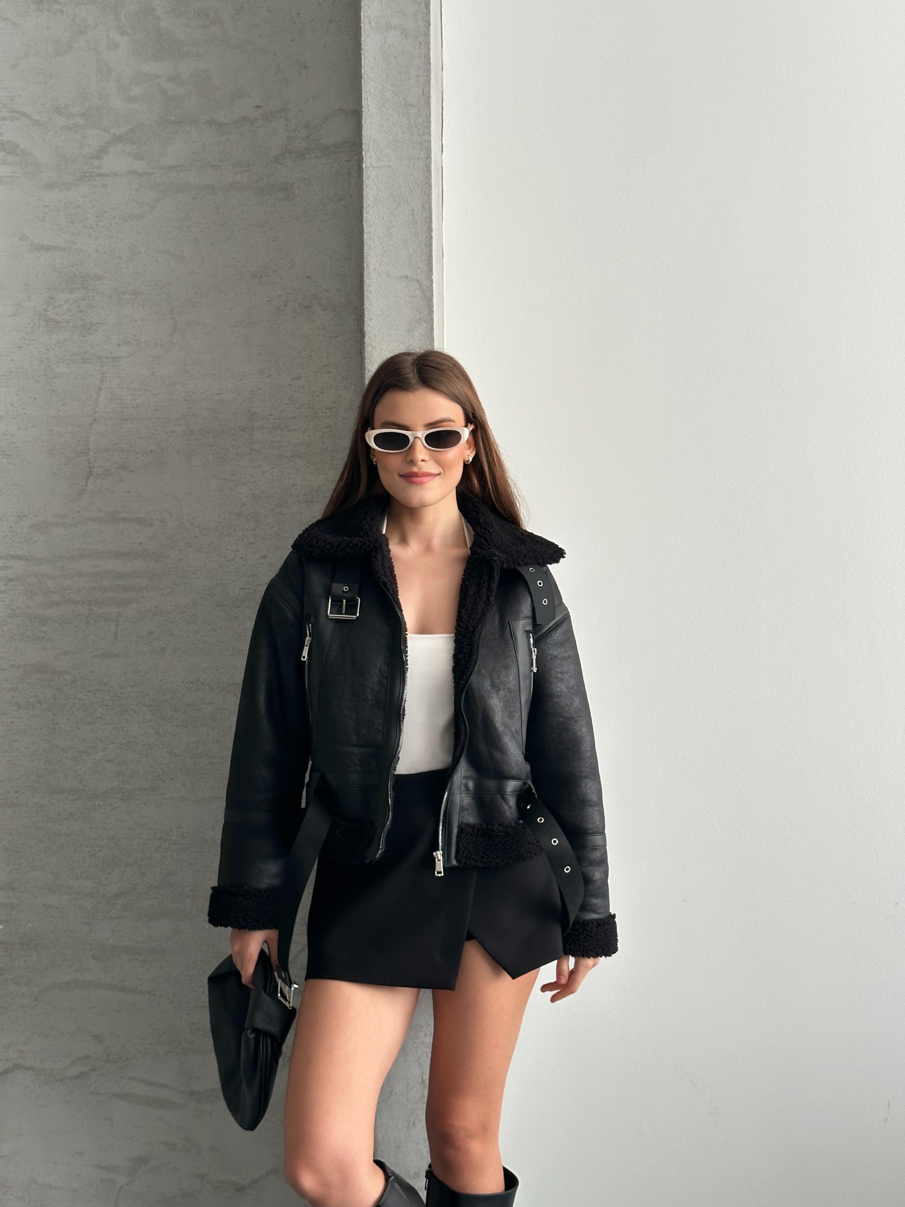 Crop Siyah Peluş Yaka Siyah Deri Ceket