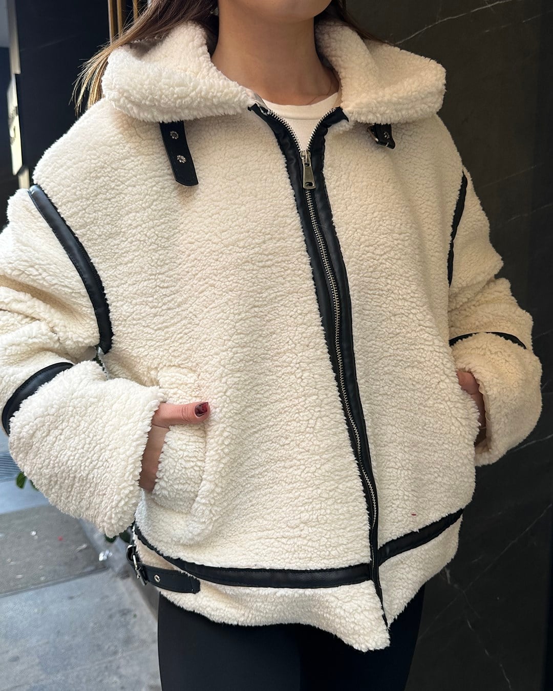 Dolly Deri Biyeli Oversize Peluş Mont