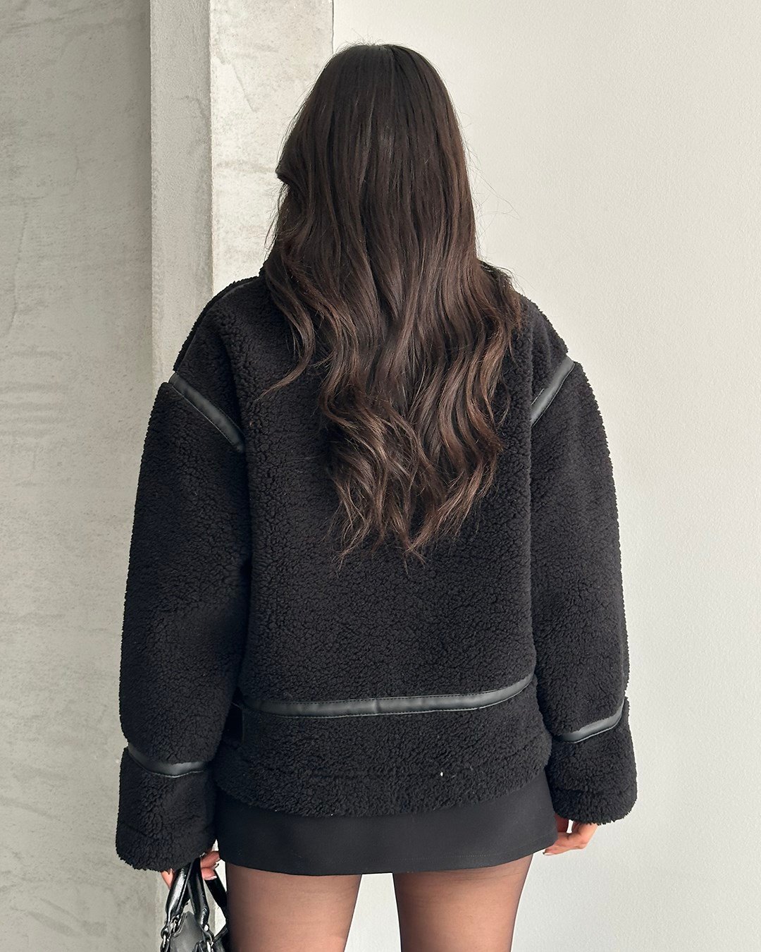 Dolly Deri Biyeli Oversize Siyah Peluş Mont