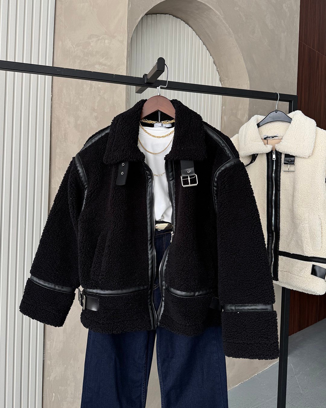 Dolly Deri Biyeli Oversize Siyah Peluş Mont