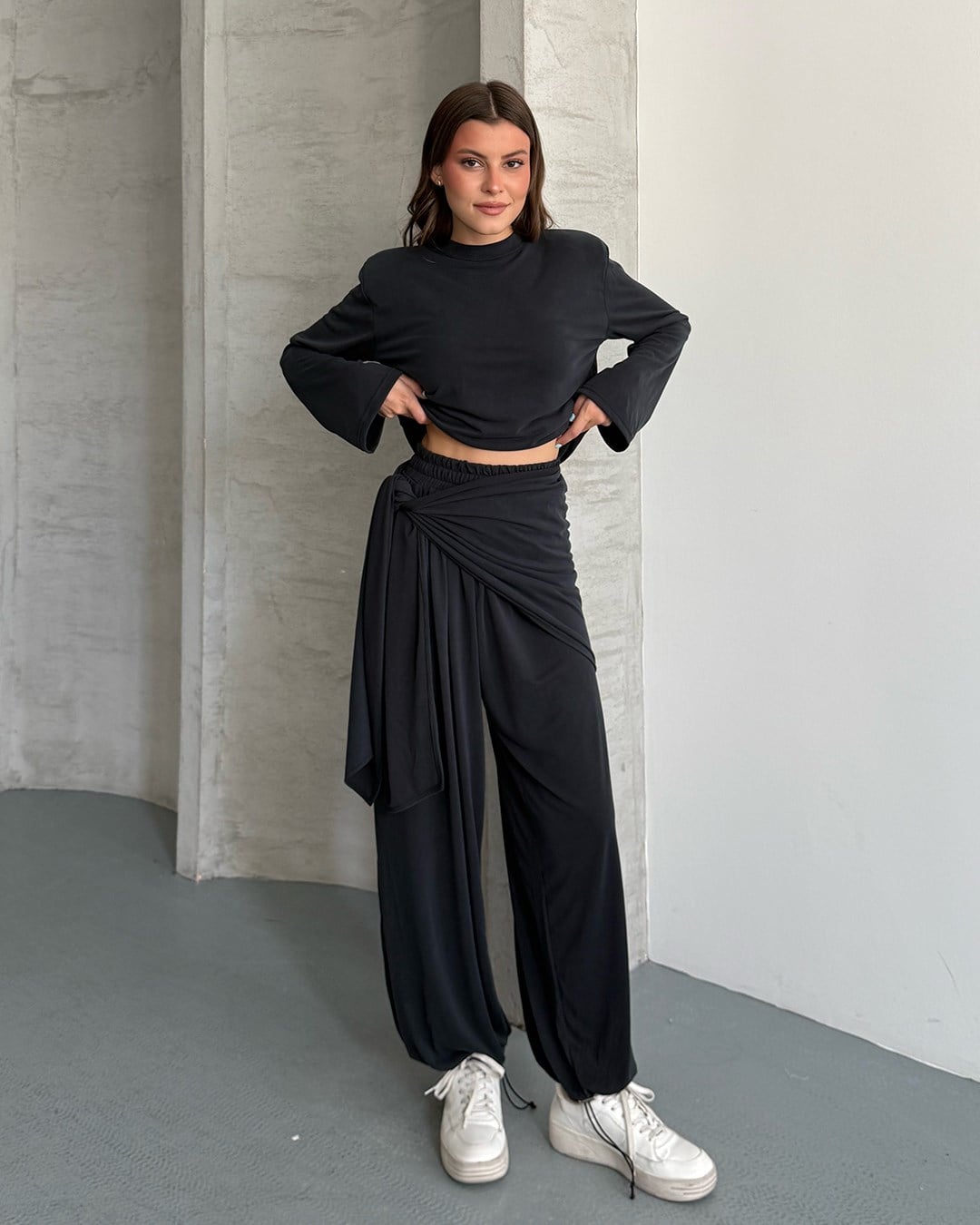 Fular Detaylı Bluz Pantolon Takım