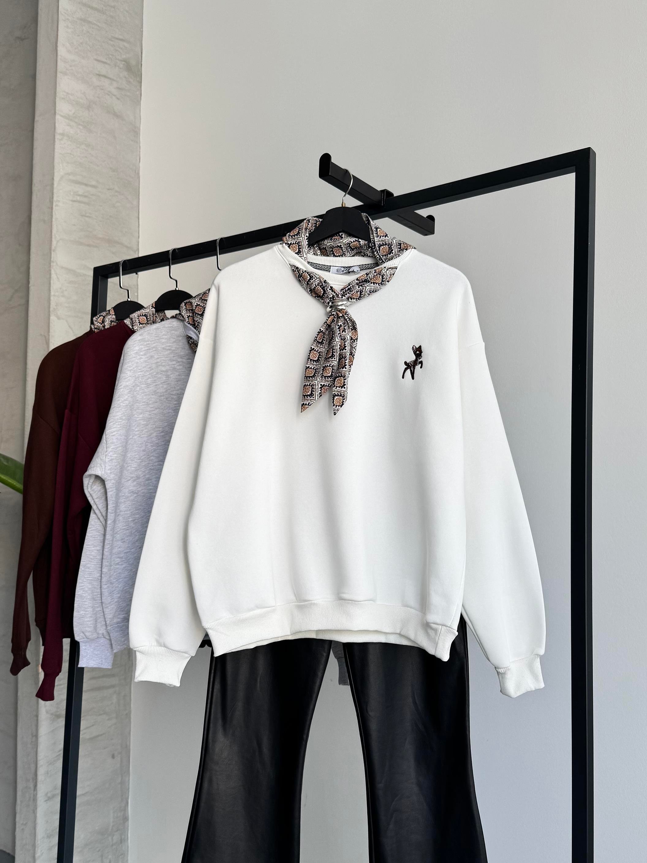 Fularlı Beyaz Sweatshirt