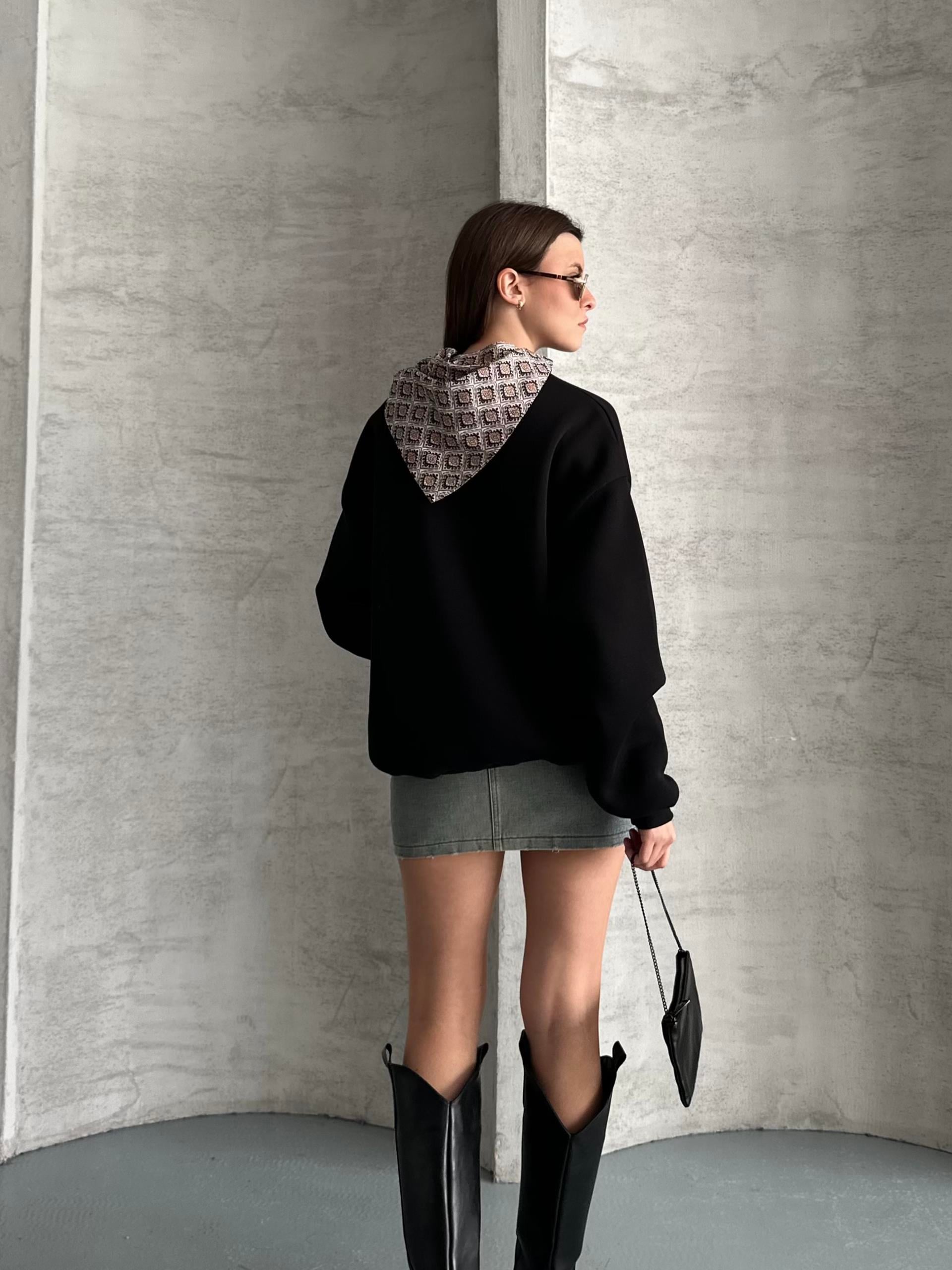 Fularlı Siyah Sweatshirt
