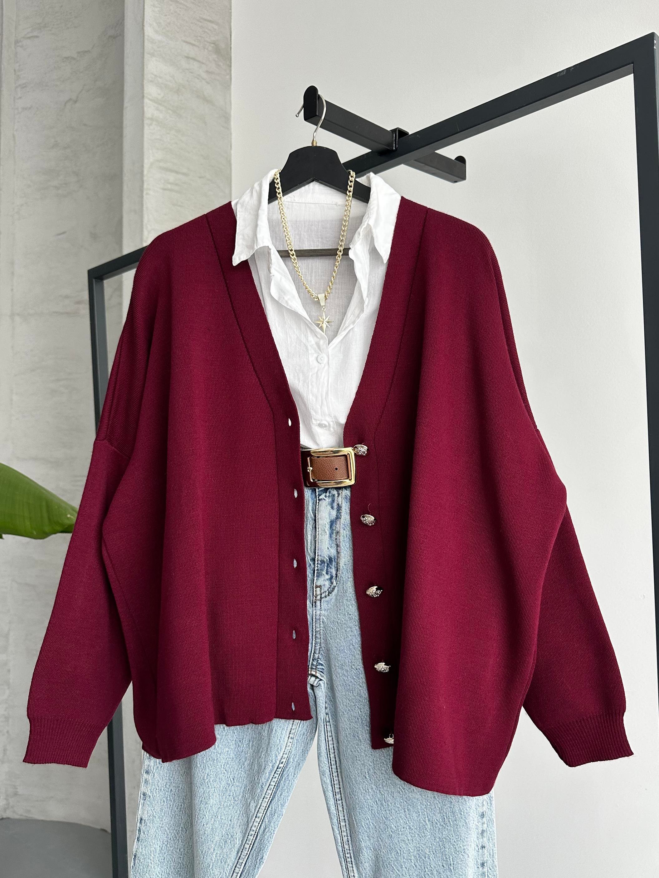 Gold Düğmeli Bordo Hırka