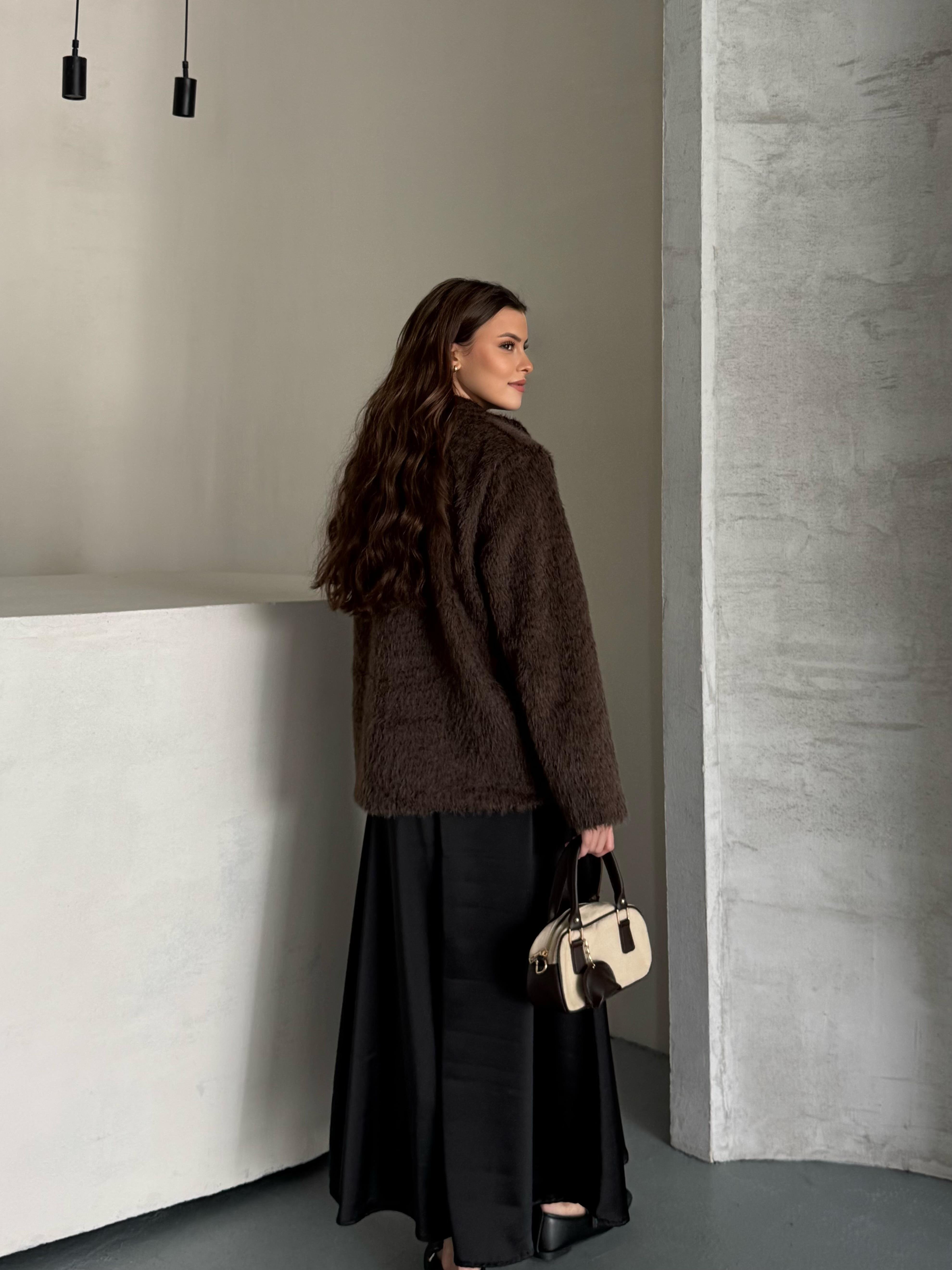 Gold Tokalı Cepli Tüylü Kahverengi Ceket