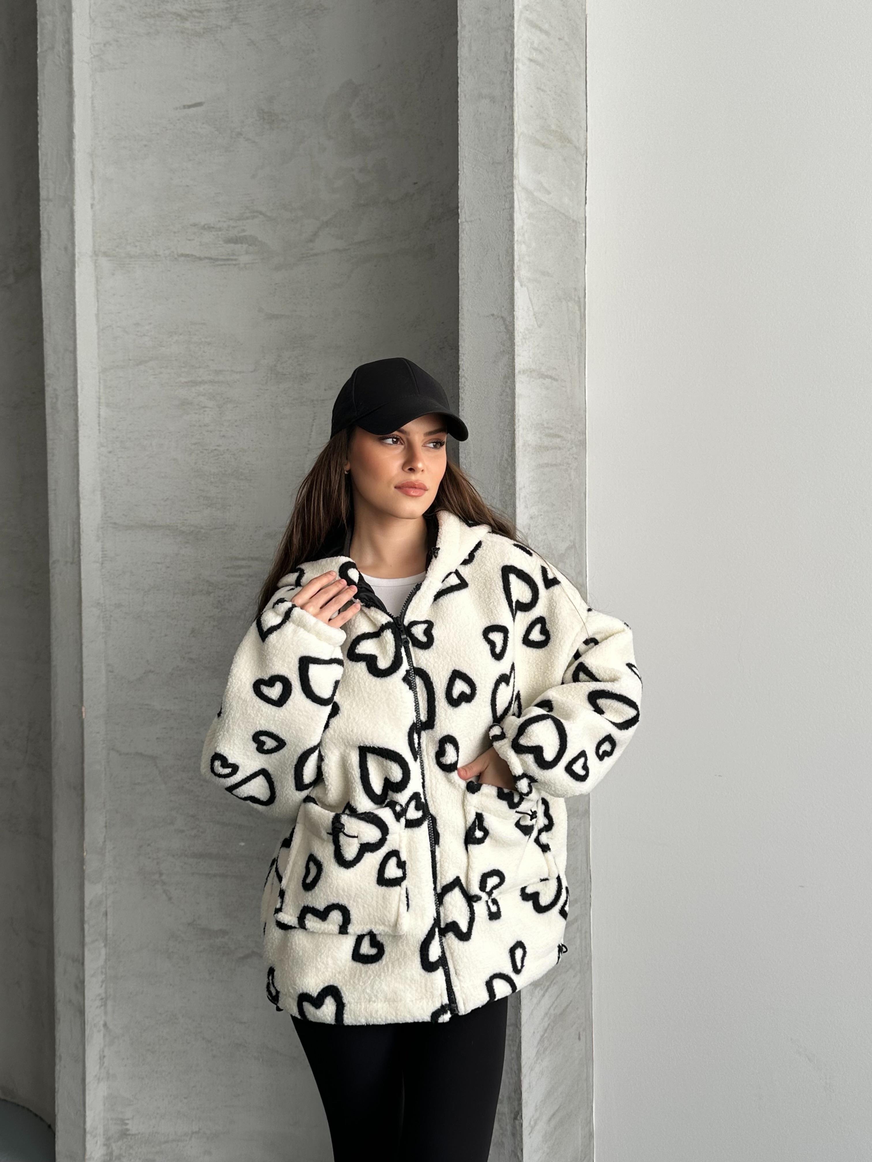 Heart Oversize Kapüşonlu Beyaz Peluş Mont