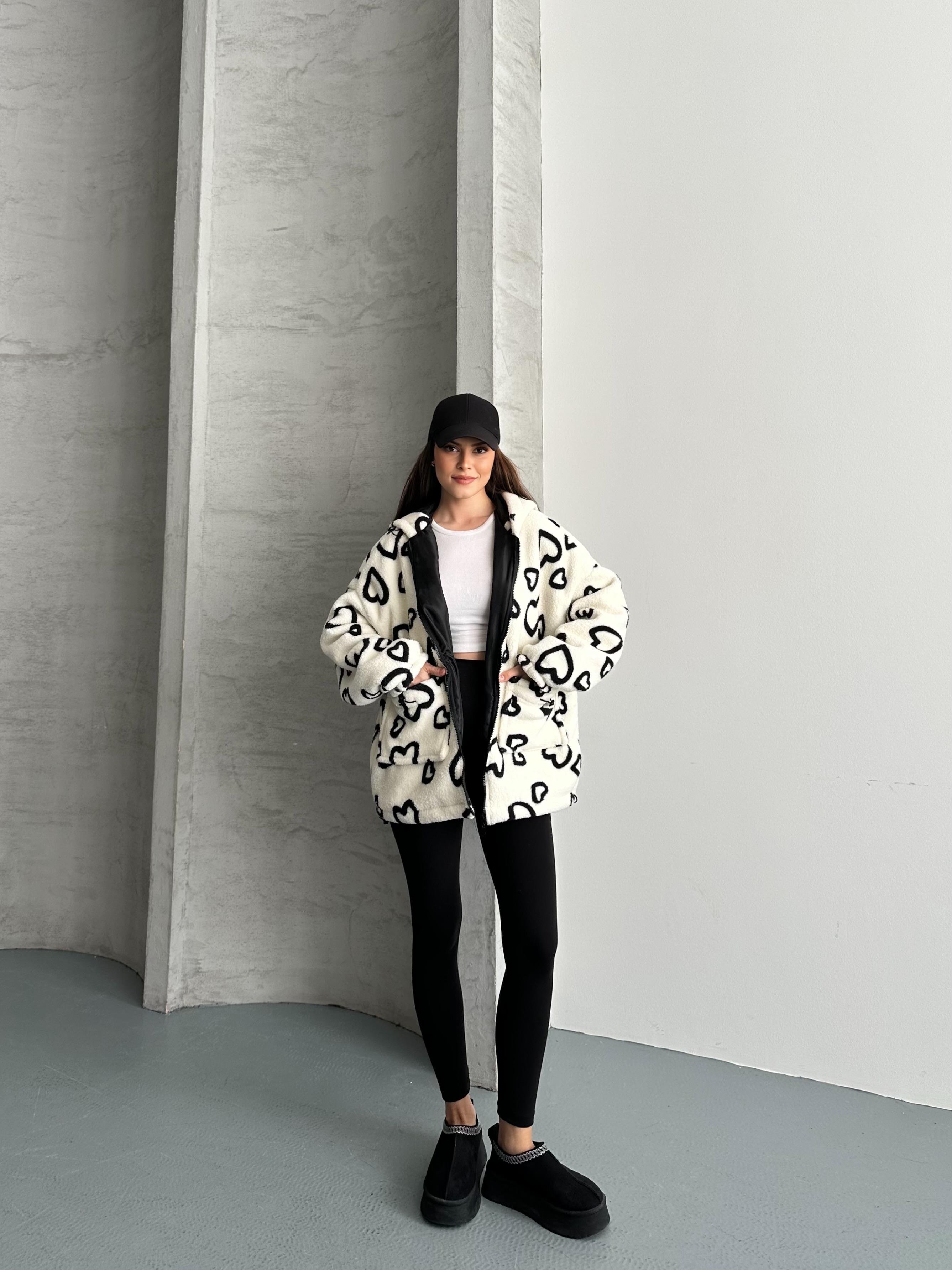 Heart Oversize Kapüşonlu Beyaz Peluş Mont
